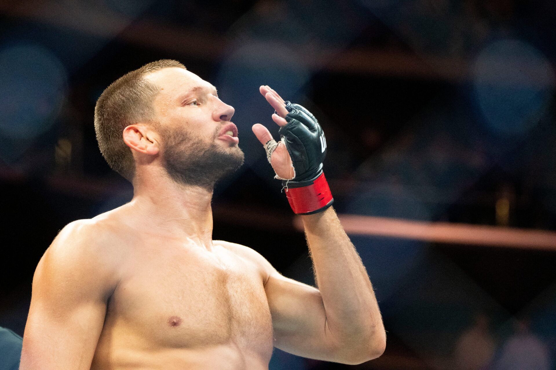 Reinier de Ridder (red gloves) blows the crowd a kiss after defeating Bo Nickal (blue gloves) during UFC Fight Night at Wells Fargo Arena on May 3, 2025, in Des Moines.