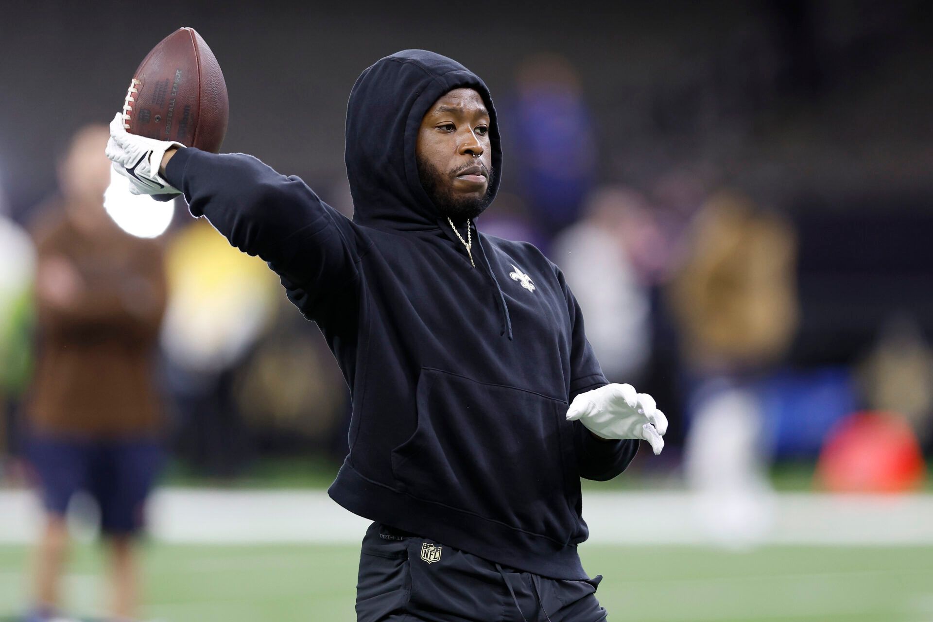 NEW ORLEANS, LOUISIANA - NOVEMBER 05: Alvin Kamara #41 of the New Orleans Saints warms-up prior to a game against the Chicago Bears at Caesars Superdome on November 05, 2023 in New Orleans, Louisiana. (Photo by Wesley Hitt/Getty Images)