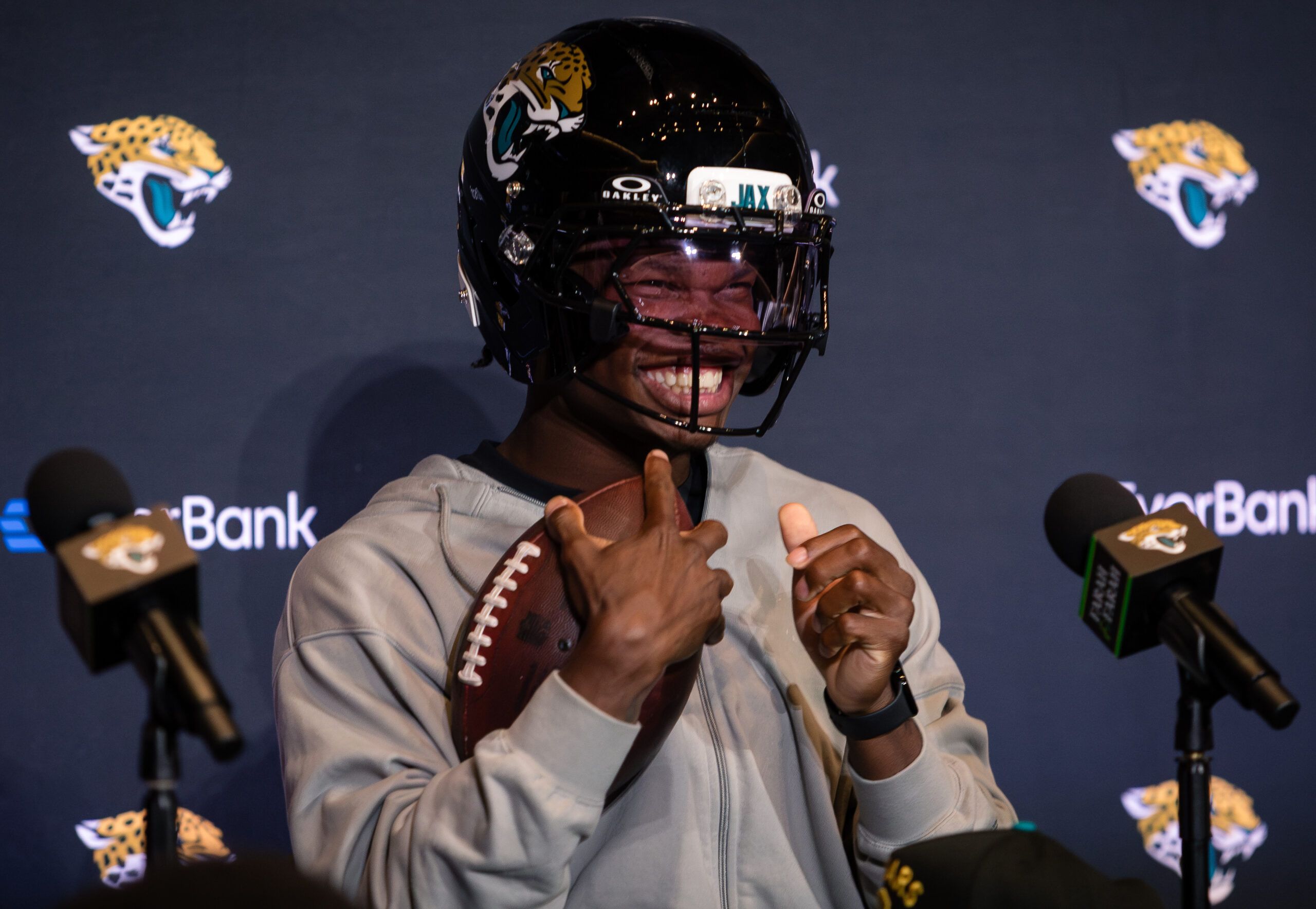 NFL Legend Makes Feelings Clear On Travis Hunter's 2-Way Potential, How  He'd Try To Beat Him