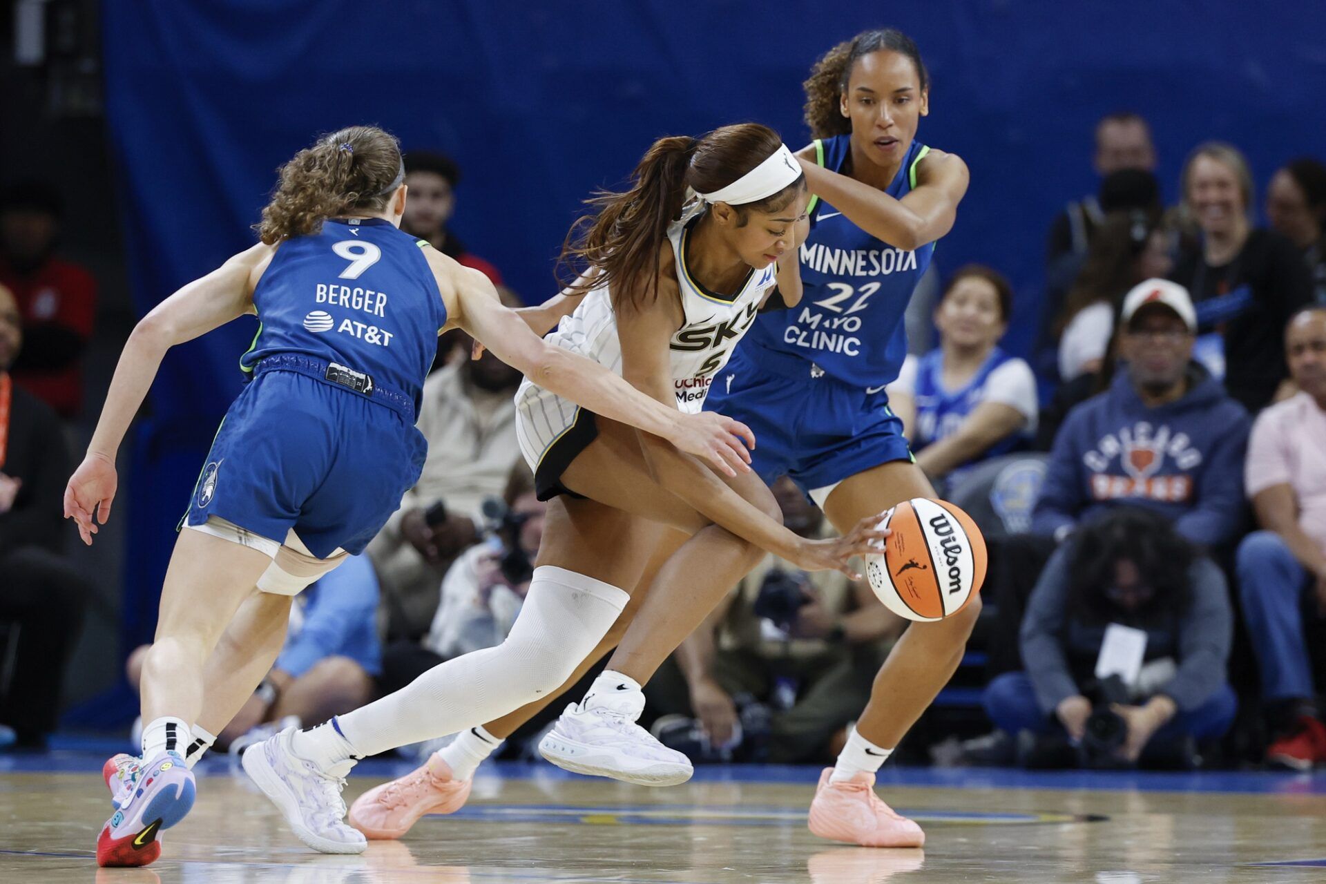 'Chicago Looks Dangerous' – Angel Reese Leaves WNBA Fans Impresses With Skilled Spin Move vs. Lynx