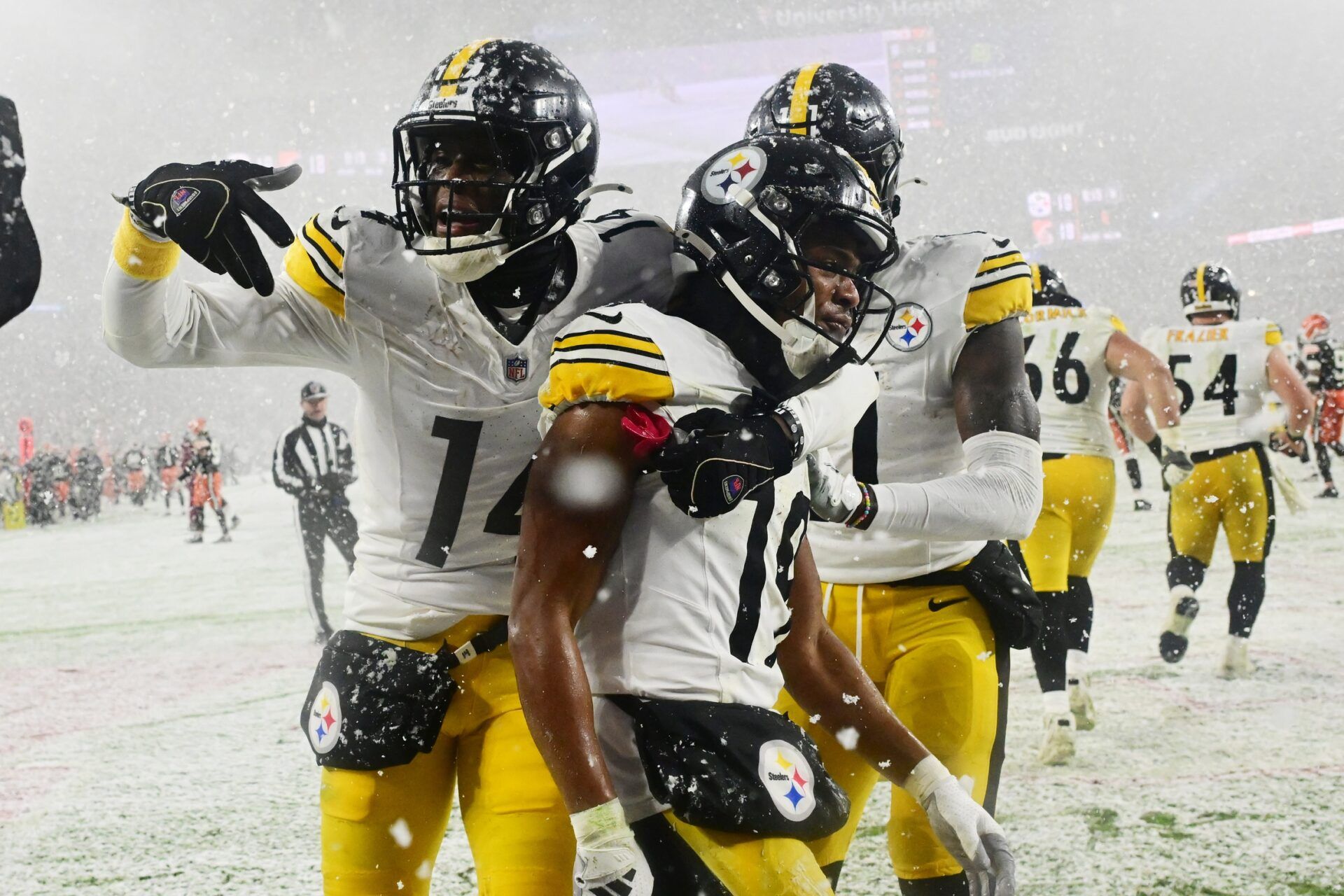Steelers Insider Wonders If WR Room Will Be Pittsburgh’s ‘Fatal Flaw’ After Surprising George Pickens Trade
