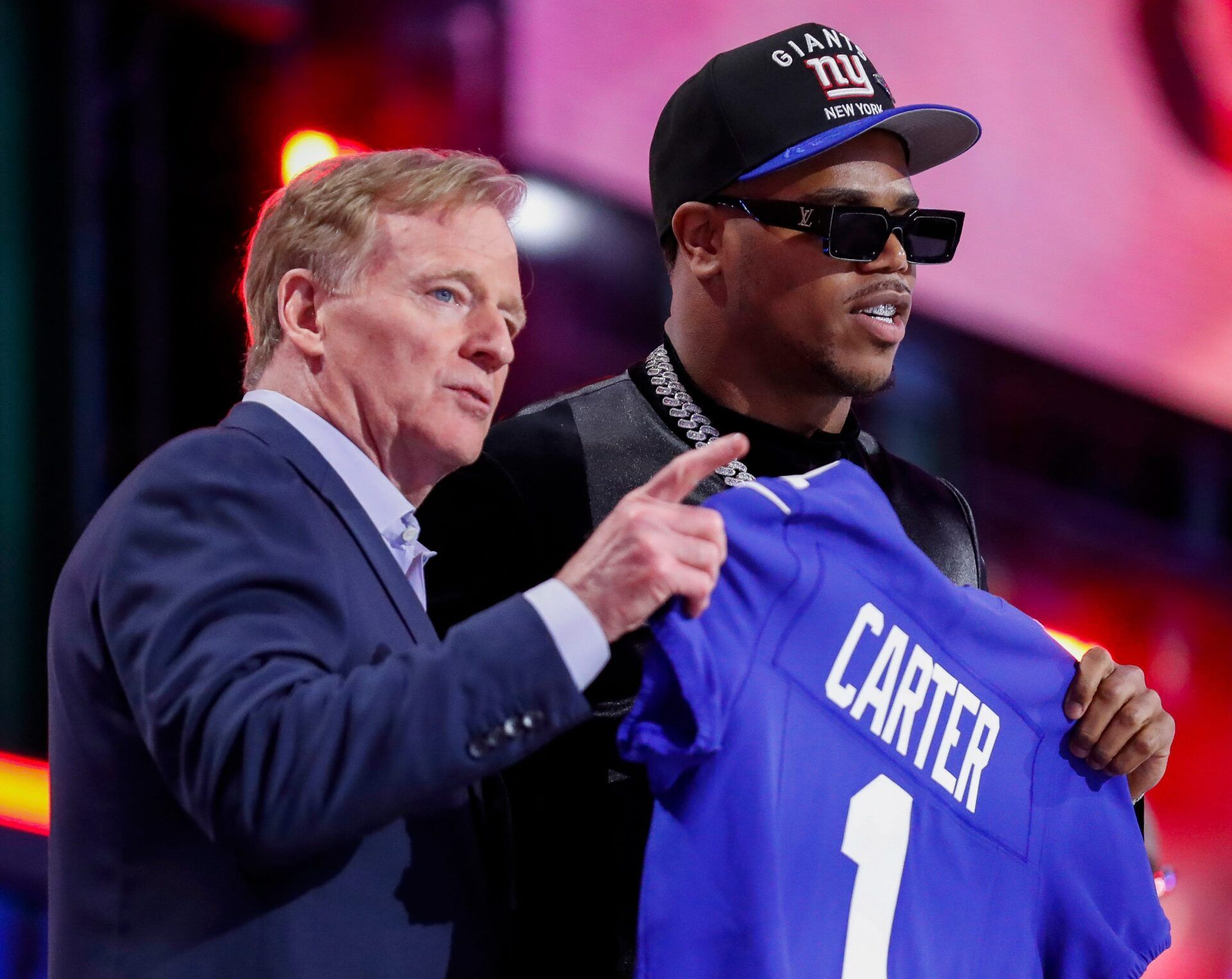 NFL Commissioner points out New York Giants fans to edge rusher Abdul Carter after the Giants select Carter with the third pick during the first round of the 2025 NFL Draft on Thursday, April 24, 2025, at Lambeau Field in Green Bay, Wisconsin. The draft runs through April 26. Tork Mason/USA TODAY NETWORK-Wisconsin