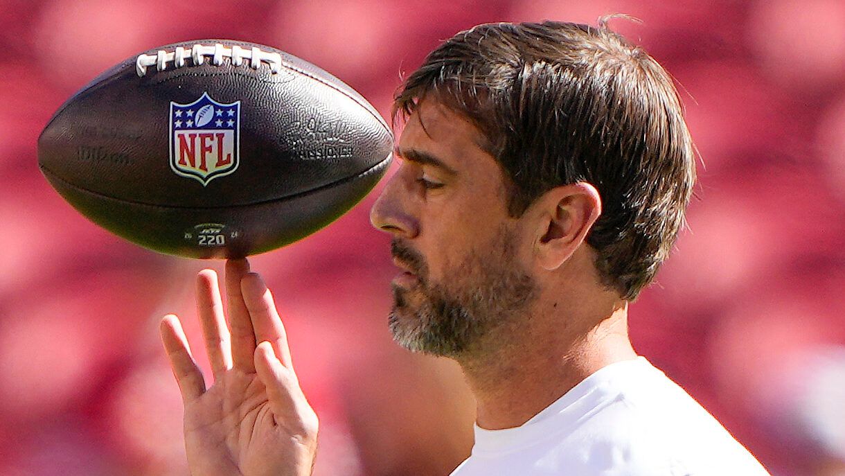 SANTA CLARA, CALIFORNIA - SEPTEMBER 09: Quarterback Aaron Rodgers #8 of the New York Jets warms up before taking on the San Francisco 49ers at Levi's Stadium on September 09, 2024 in Santa Clara, California. (Photo by Thearon W. Henderson/Getty Images)