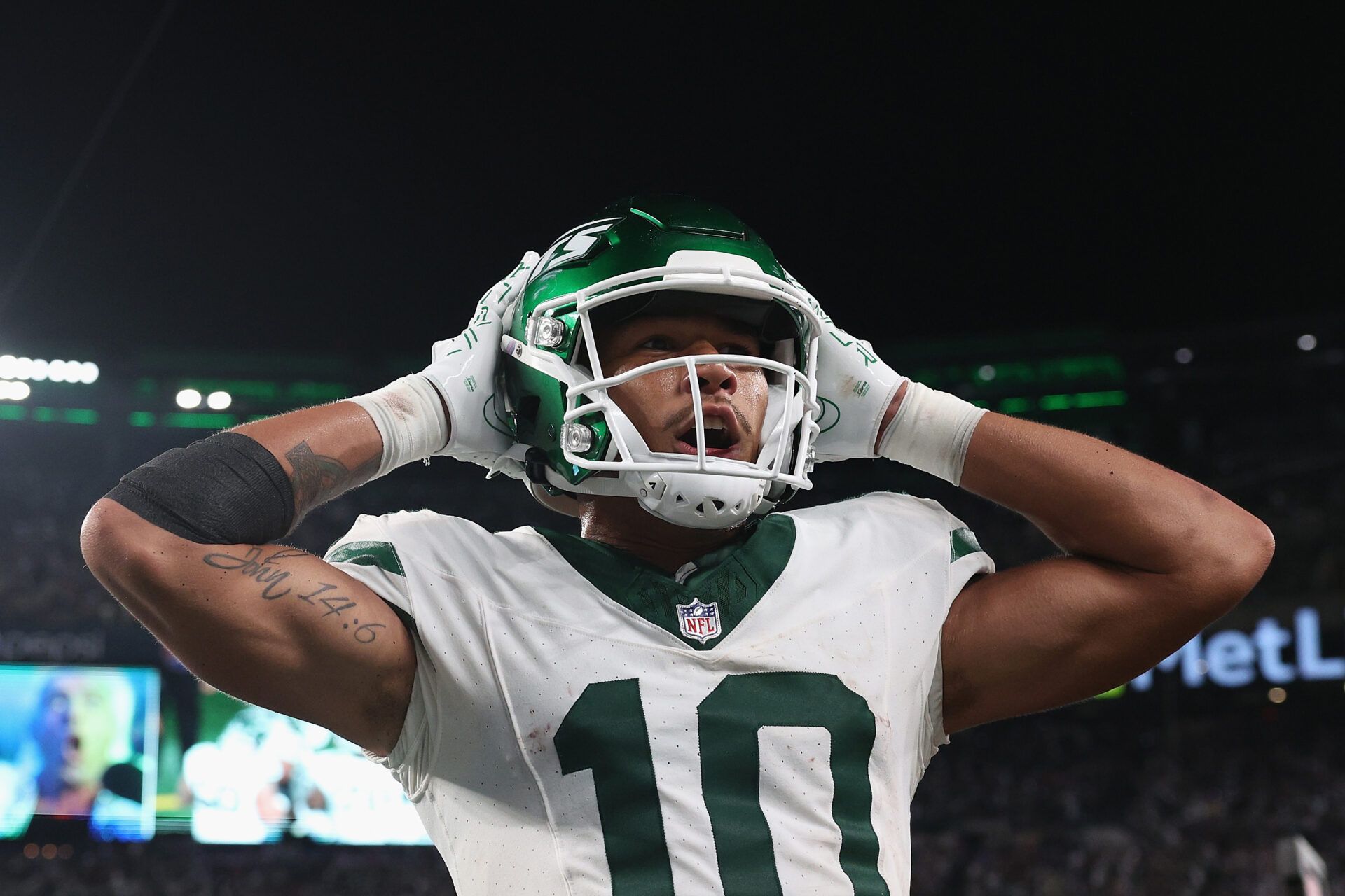 EAST RUTHERFORD, NEW JERSEY - SEPTEMBER 11: Wide receiver Allen Lazard #10 of the New York Jets reacts during the fourth quarter of the NFL game against the Buffalo Bills at MetLife Stadium on September 11, 2023 in East Rutherford, New Jersey. (Photo by Elsa/Getty Images)