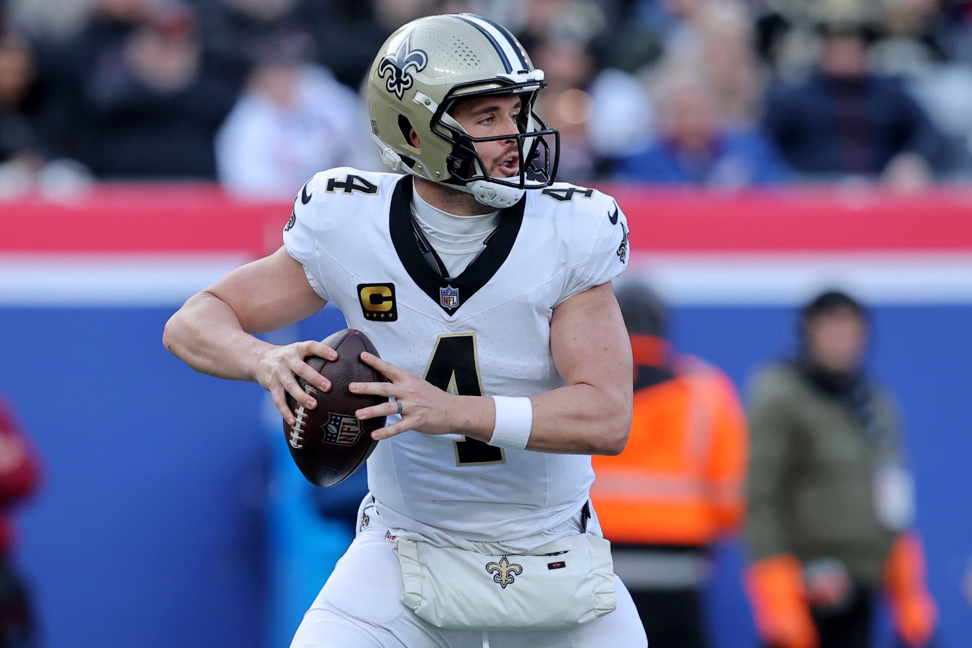 New Orleans Saints quarterback Derek Carr (4) drops back to pass against the New York Giants during the first quarter at MetLife Stadium.