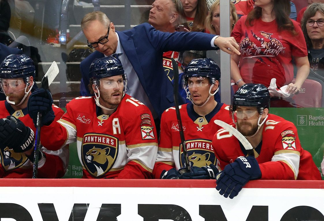 Florida Panthers head coach Paul Maurice talks with left wing Matthew Tkachuk (19) against the Toronto Maple Leafs during the first period in game four of the second round of the 2025 Stanley Cup Playoffs at Amerant Bank Arena.