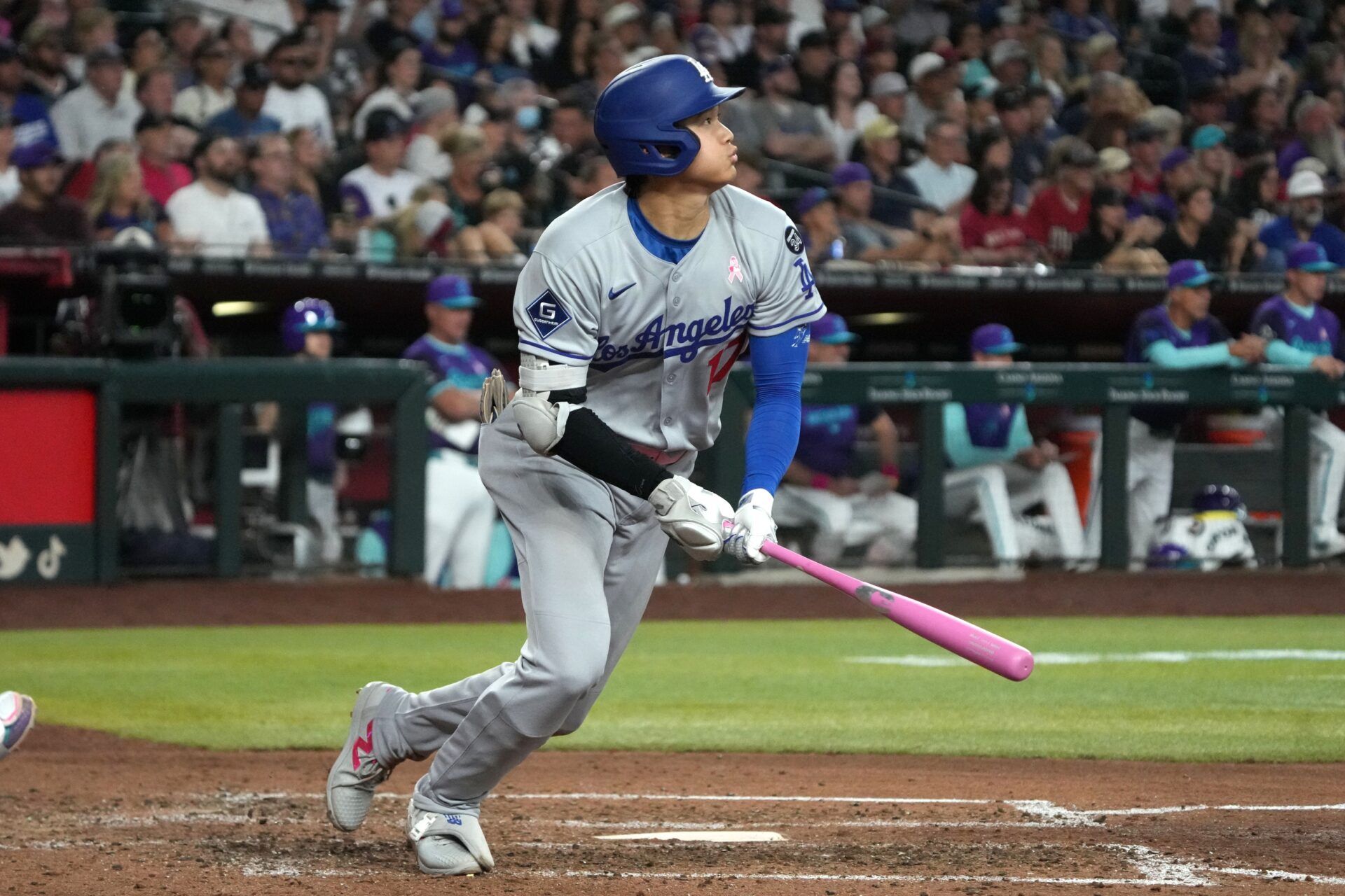 Los Angeles Dodgers Shohei Ohtani (17) hits an RBI single against the Arizona Diamondbacks in the sixth inning at Chase Field.