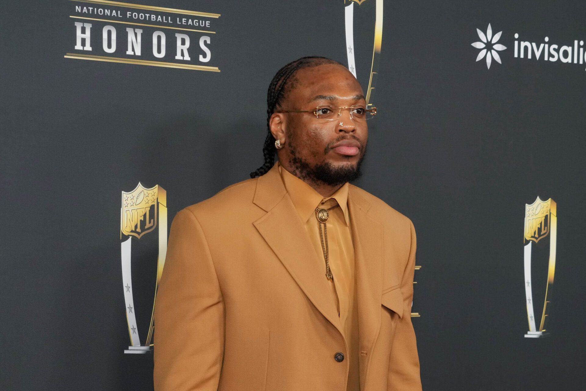 Derrick Henry on the red carpet before Super Bowl LIX NFL Honors at Saenger Theatre.