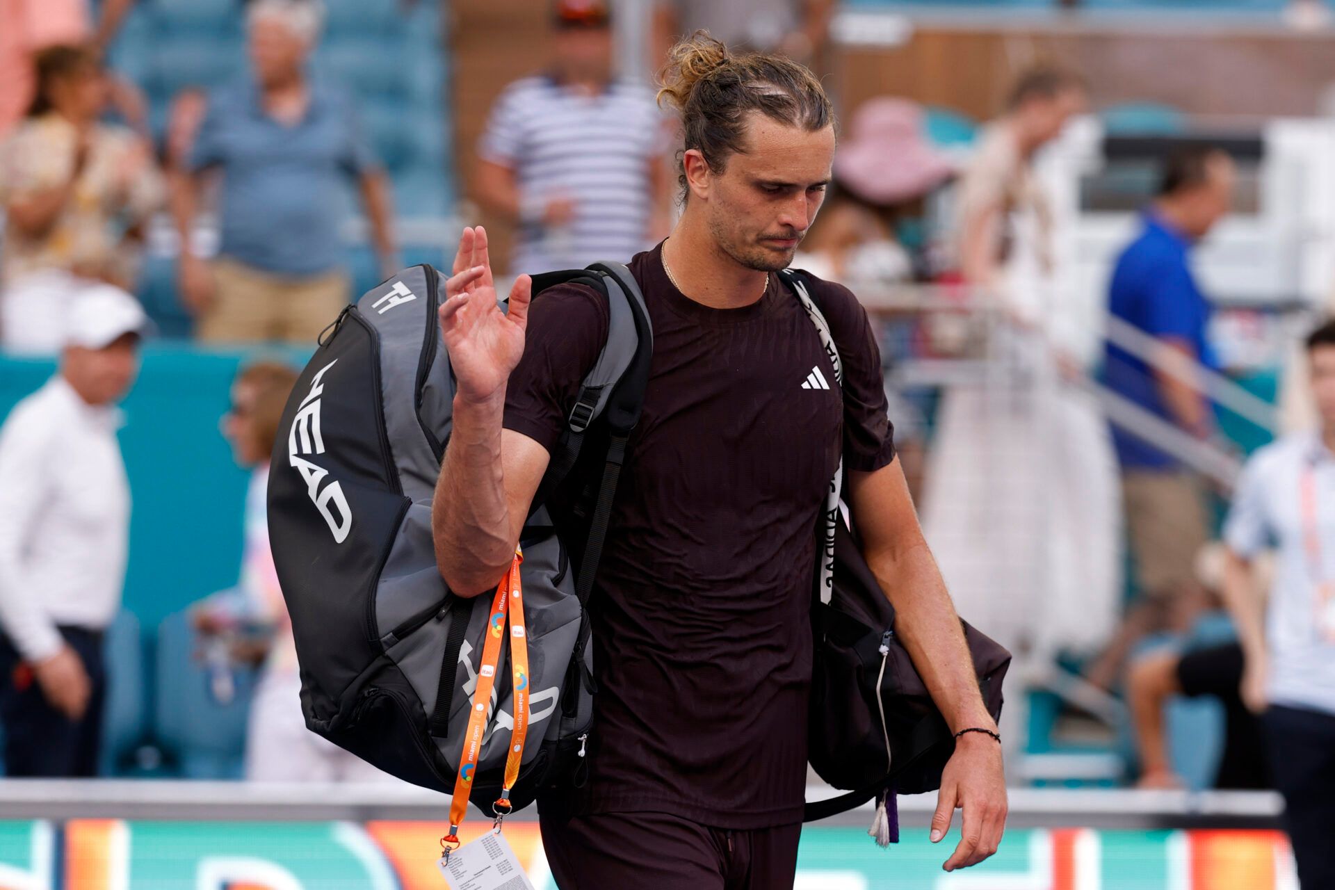 Alexander Zverev (GER) acknowledges the fans while leaving the court after his match against Arthur Fils (FRA)(not pictured) on day nine of the Miami Open at Hard Rock Stadium.