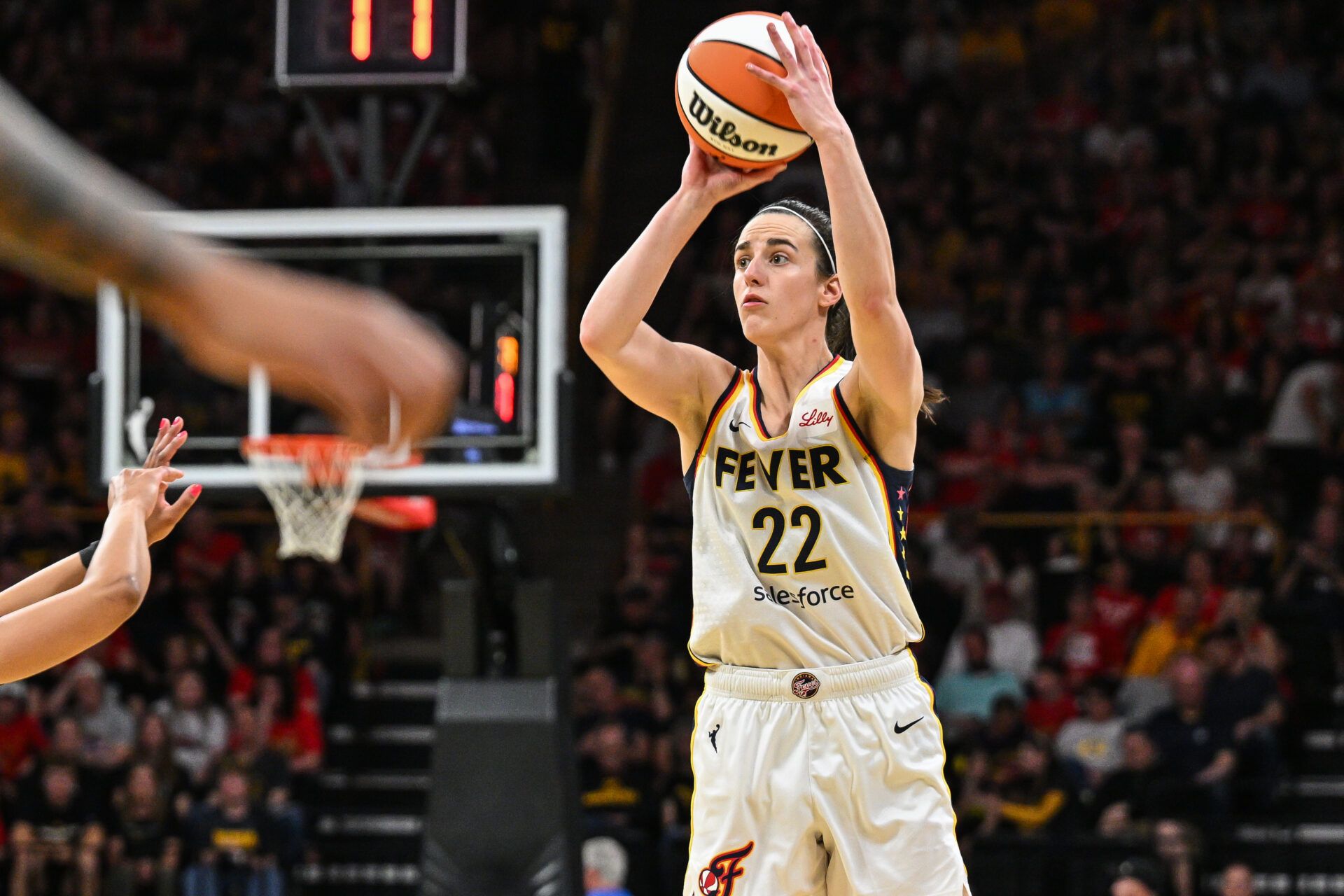 Caitlin Clark Issues Bold Warning to Rest of WNBA As Fever Superstar Eyes  First Championship