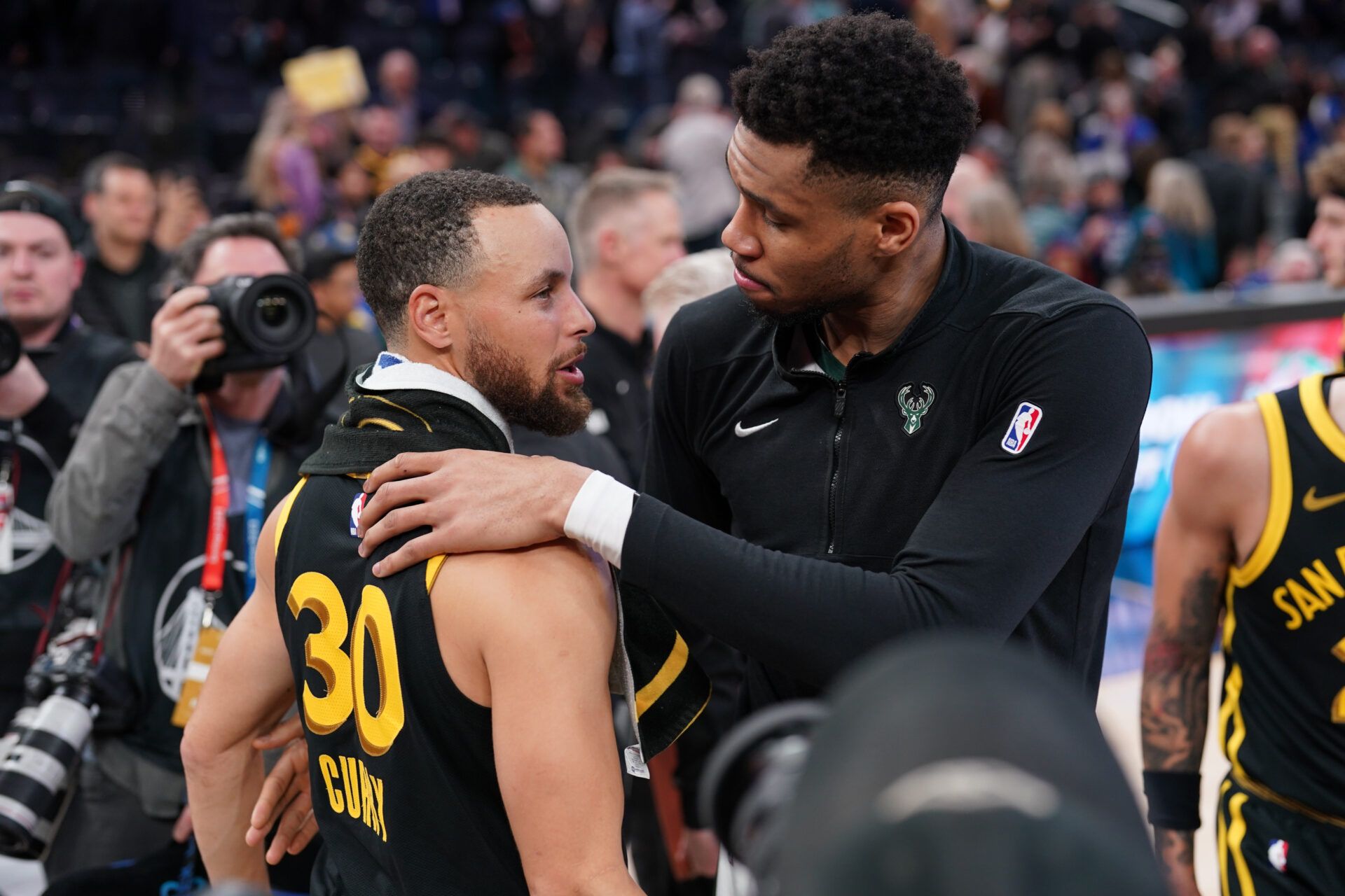 GOLDEN STATE’S BLOCKBUSTER MOVE IS REAL—Giannis and Curry TOGETHER, and the trade details will LEAVE YOU SPEECHLESS!