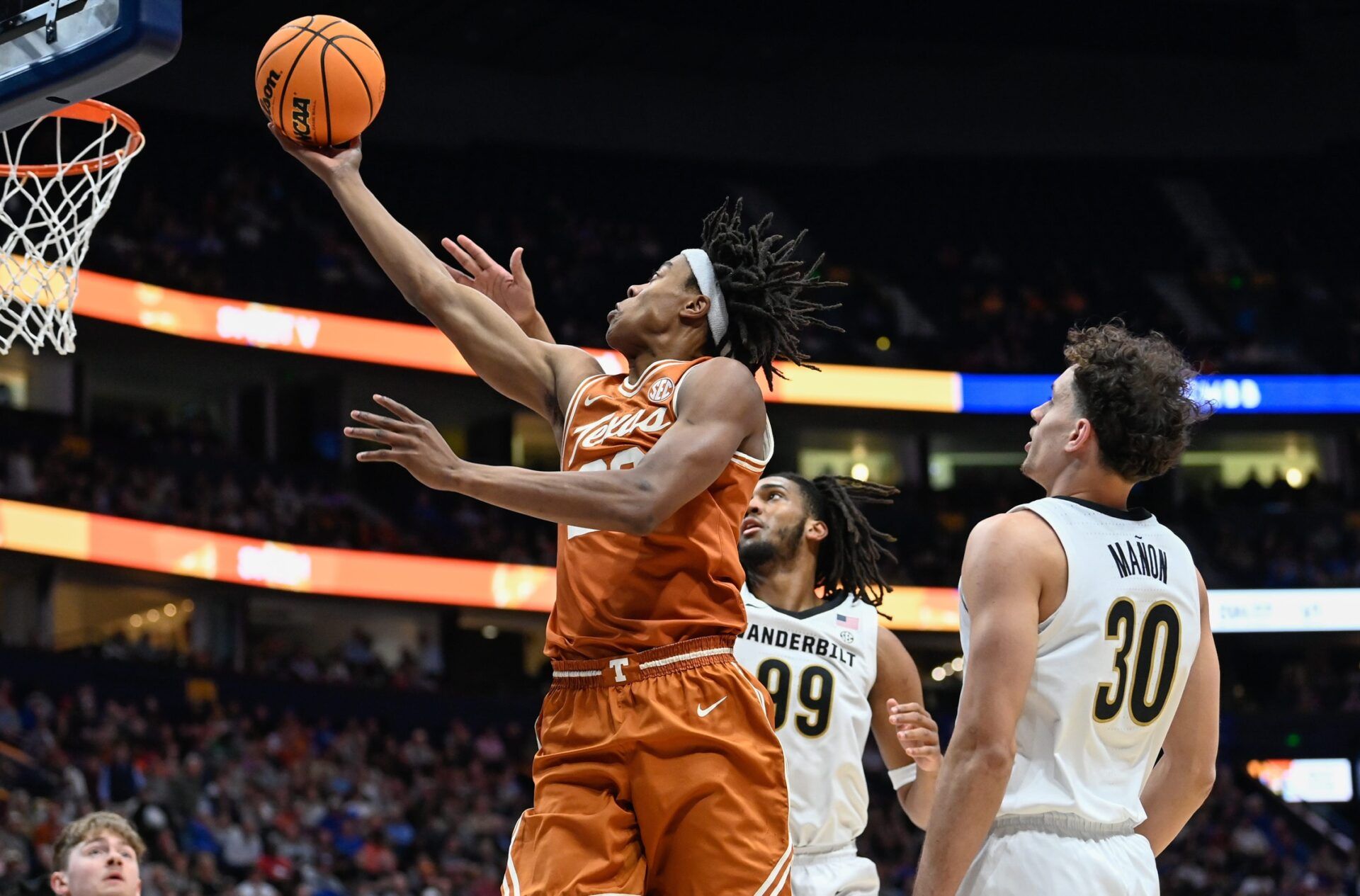 Texas guard Tre Johnson (20) drives past Vanderbilt guard Chris Manon (30) and forward Devin McGlockton (99) during the first half at Bridgestone Arena in Nashville, Tenn., Wednesday, March 12, 2025.

© Mark Zaleski / The Tennessean / USA TODAY NETWORK via Imagn Images