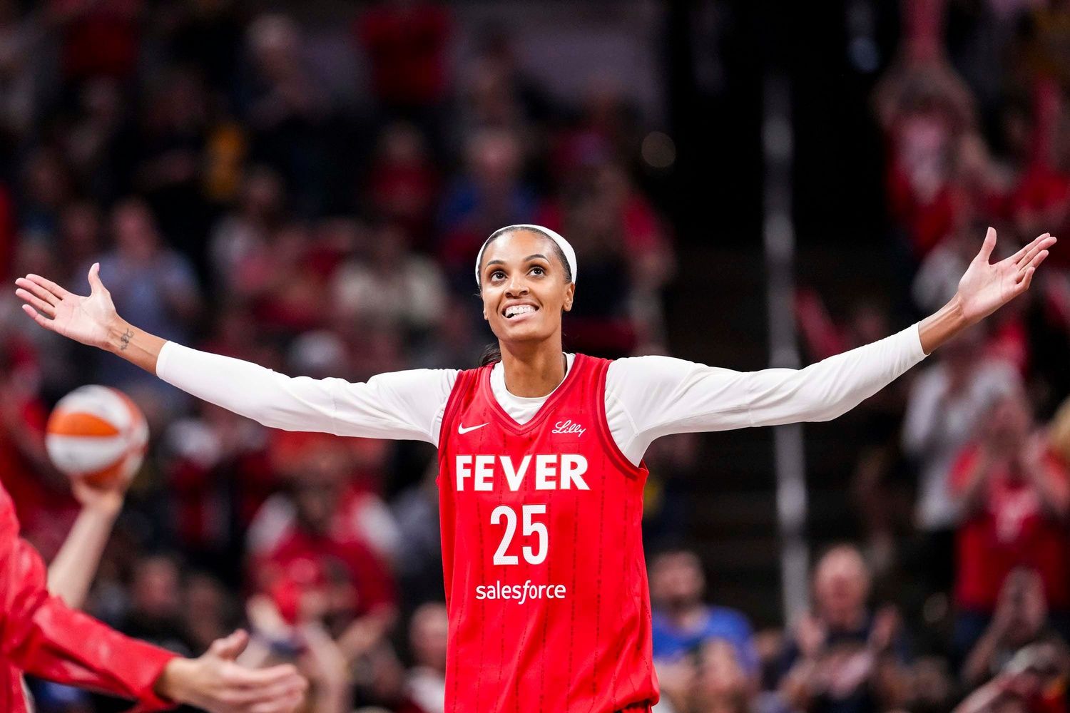 Indiana Fever forward DeWanna Bonner (25) celebrates after becoming the third all-time leading scorer in WNBA history Saturday, May 17, 2025, during a game between the Indiana Fever and the Chicago Sky at Gainbridge Fieldhouse in Indianapolis. The Indiana Fever defeated the Chicago Sky, 93-58.