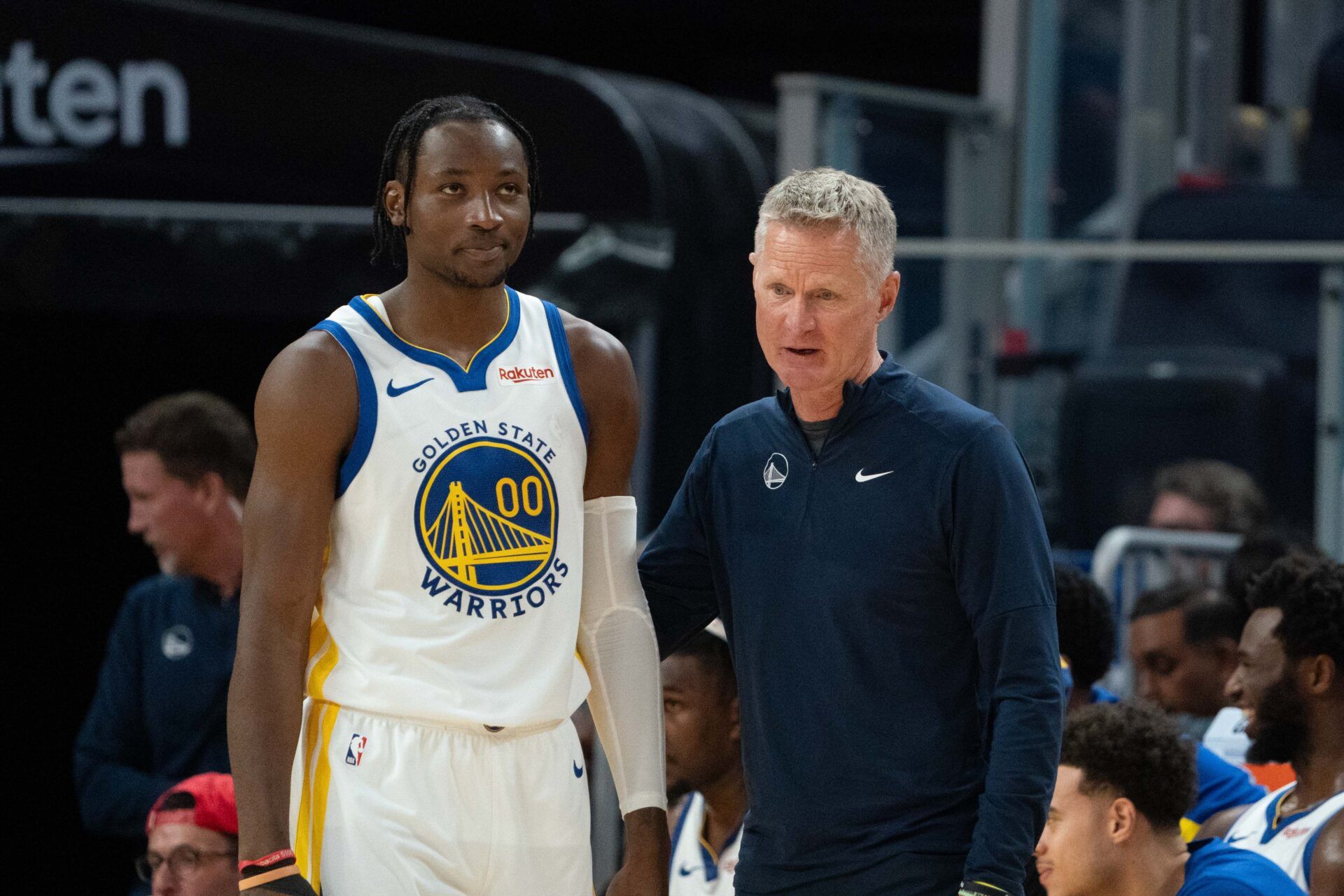 Golden State Warriors head coach Steve Kerr (right) talks to forward Jonathan Kuminga (00) during the third quarter against the San Antonio Spurs at Chase Center.