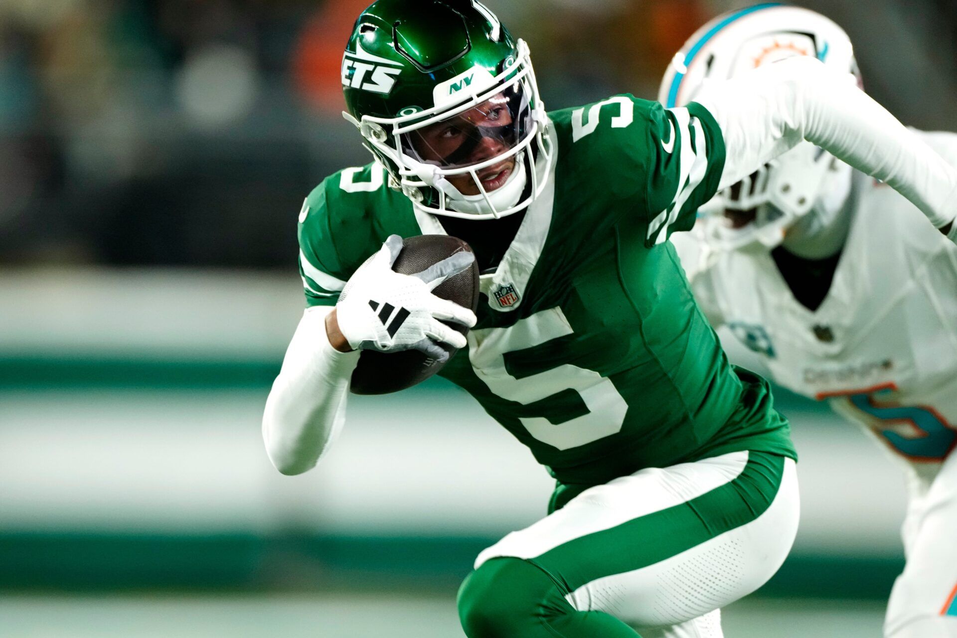Jets Star Garrett Wilson Takes Shot At Justin Fields' Former NFL WRs, Makes Bold Prediction About $40,000,000 QB