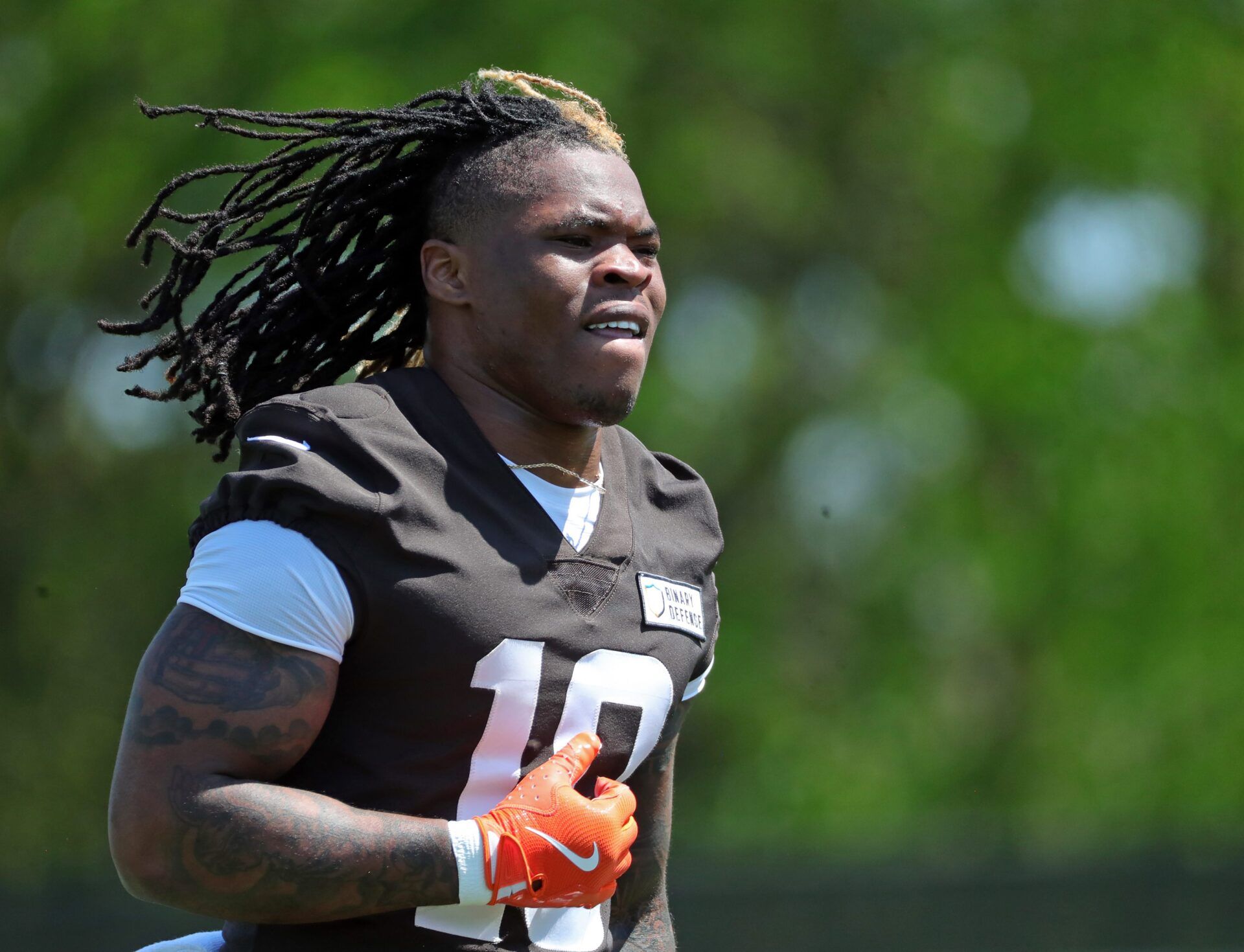 Cleveland Browns running back Quinshon Judkins (10) runs off the field during day two of NFL rookie minicamp at the Cleveland Browns training facility on Saturday, May 10, 2025, in Berea, Ohio.