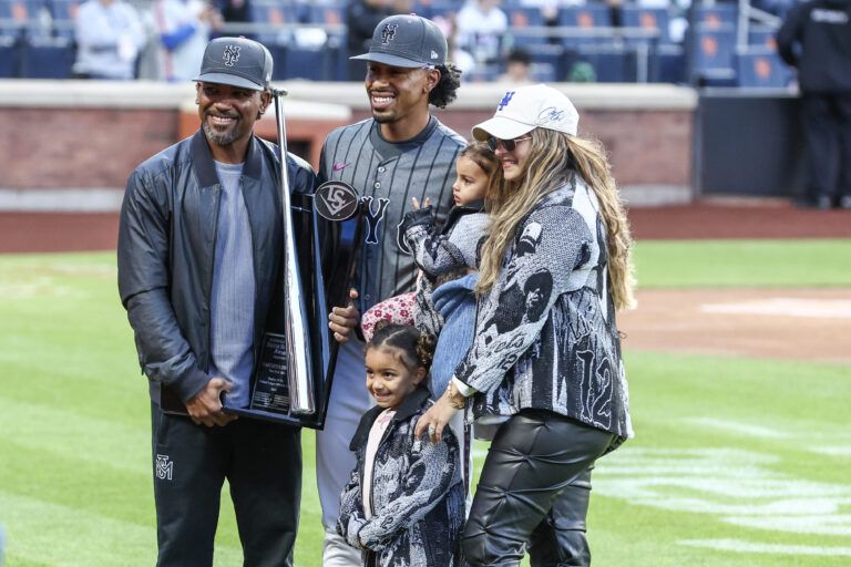 New York Mets shortstop Francisco Lindor (12) is honored for winining the 2024 Silver Slugger Award prior to the game against the Los Angeles Dodgers at Citi Field.