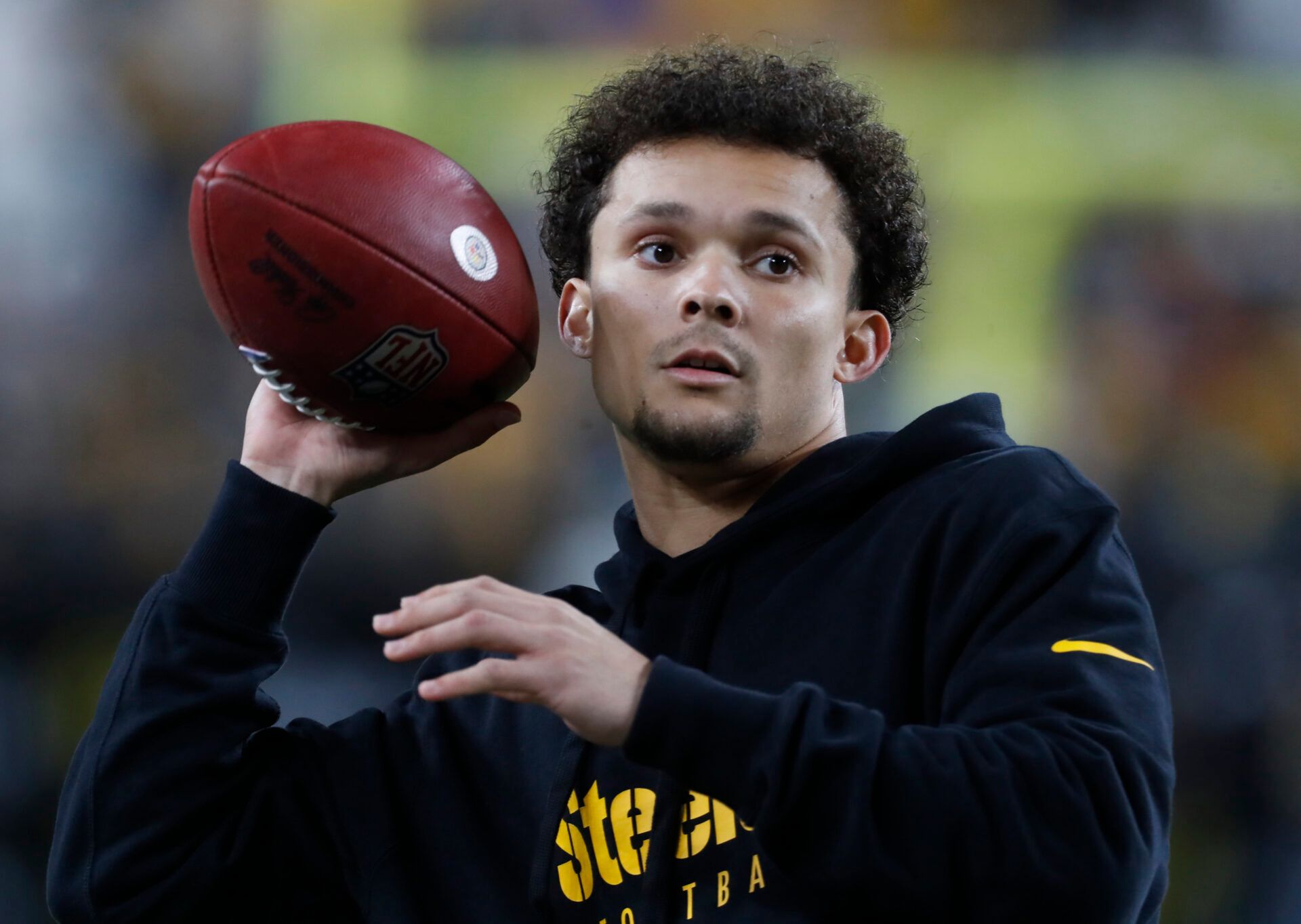 Pittsburgh Steelers wide receiver Roman Wilson (10) warms up before a game against the New York Jets at Acrisure Stadium.
