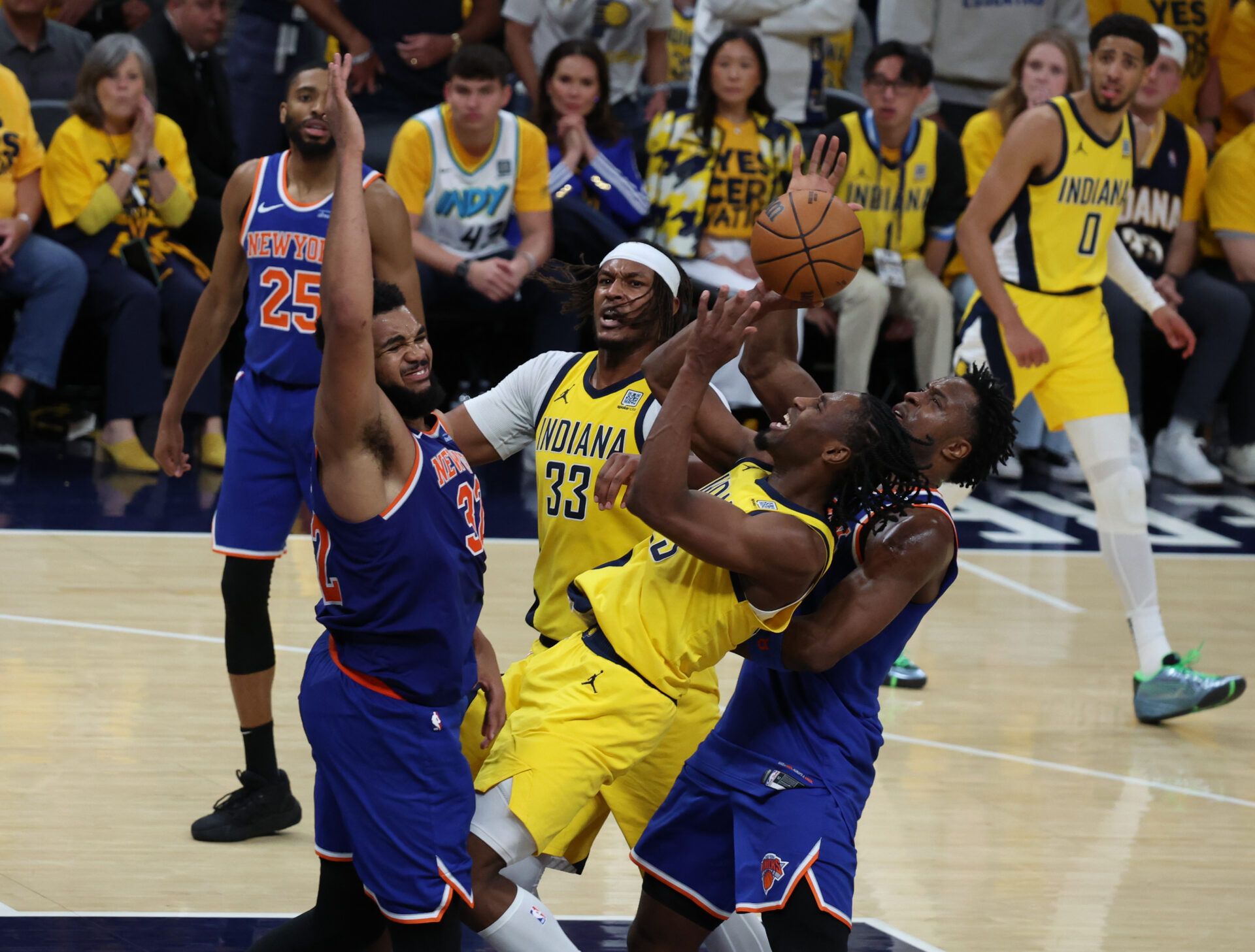 Indiana Pacers forward Aaron Nesmith (23) drives to the hoop past New York Knicks center Karl-Anthony Towns (32) during the fourth quarter of game four of the eastern conference finals for the 2025 NBA Playoffs at Gainbridge Fieldhouse.