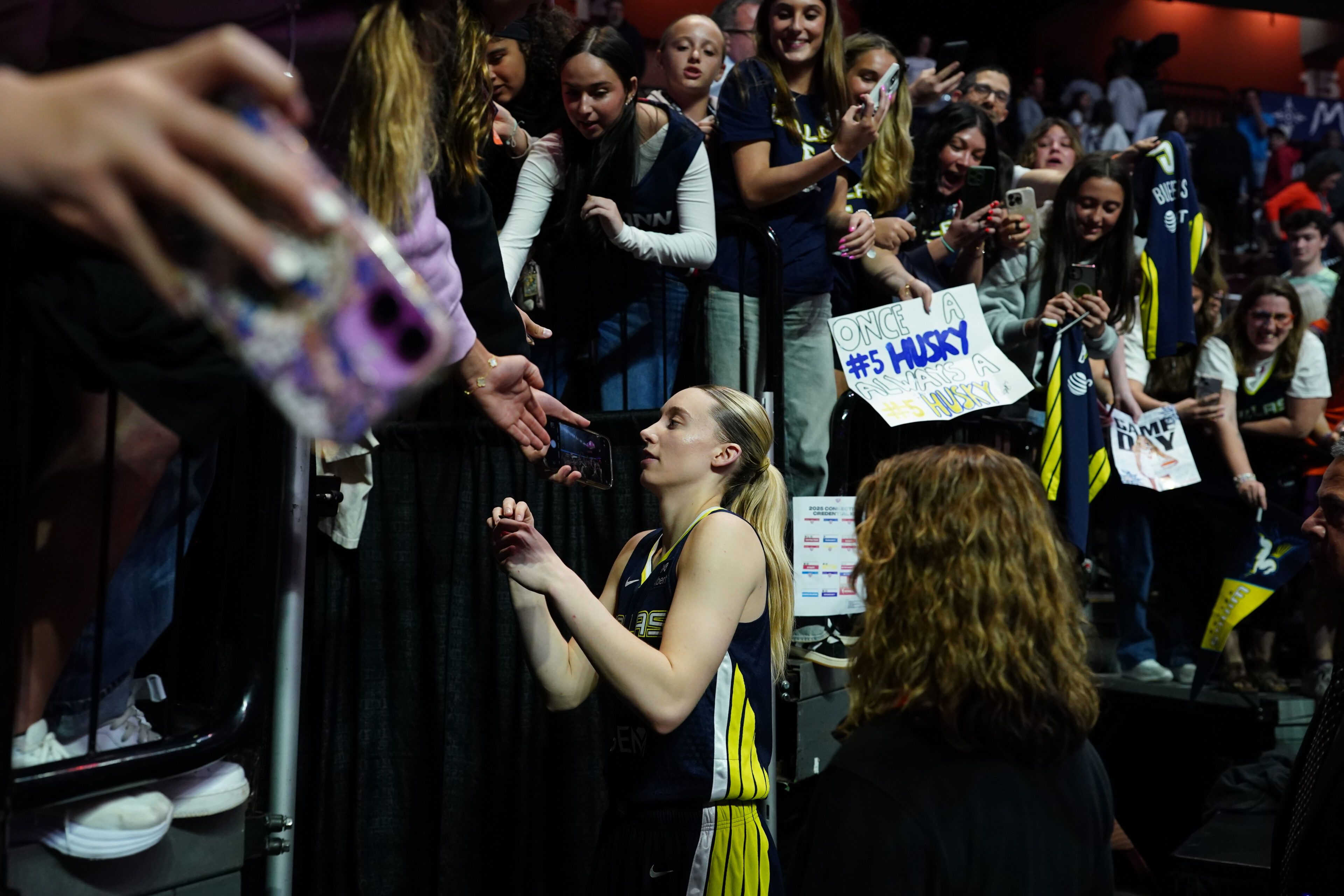 WATCH: Wings' Star Rookie Paige Bueckers Honored With Standing Ovation ...