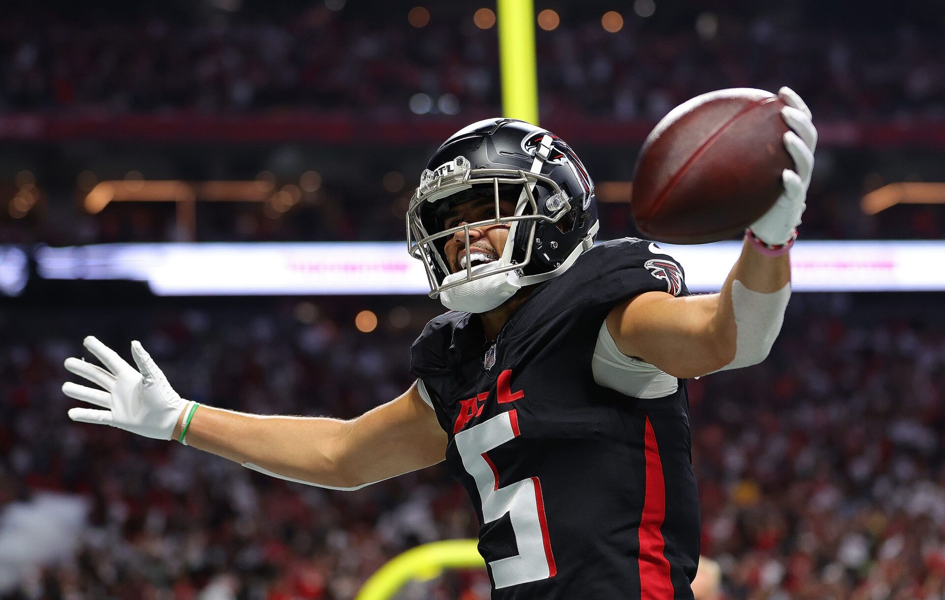 I Don't Know That He'll Evolve Into a Star' -- NFL Analyst Gets Brutally  Honest About Drake London's Odds of Becoming a Top-5 WR