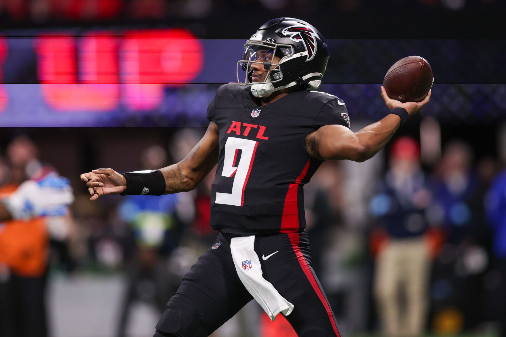 Atlanta Falcons quarterback Michael Penix Jr. (9) throws a pass against the Carolina Panthers in the third quarter at Mercedes-Benz Stadium.