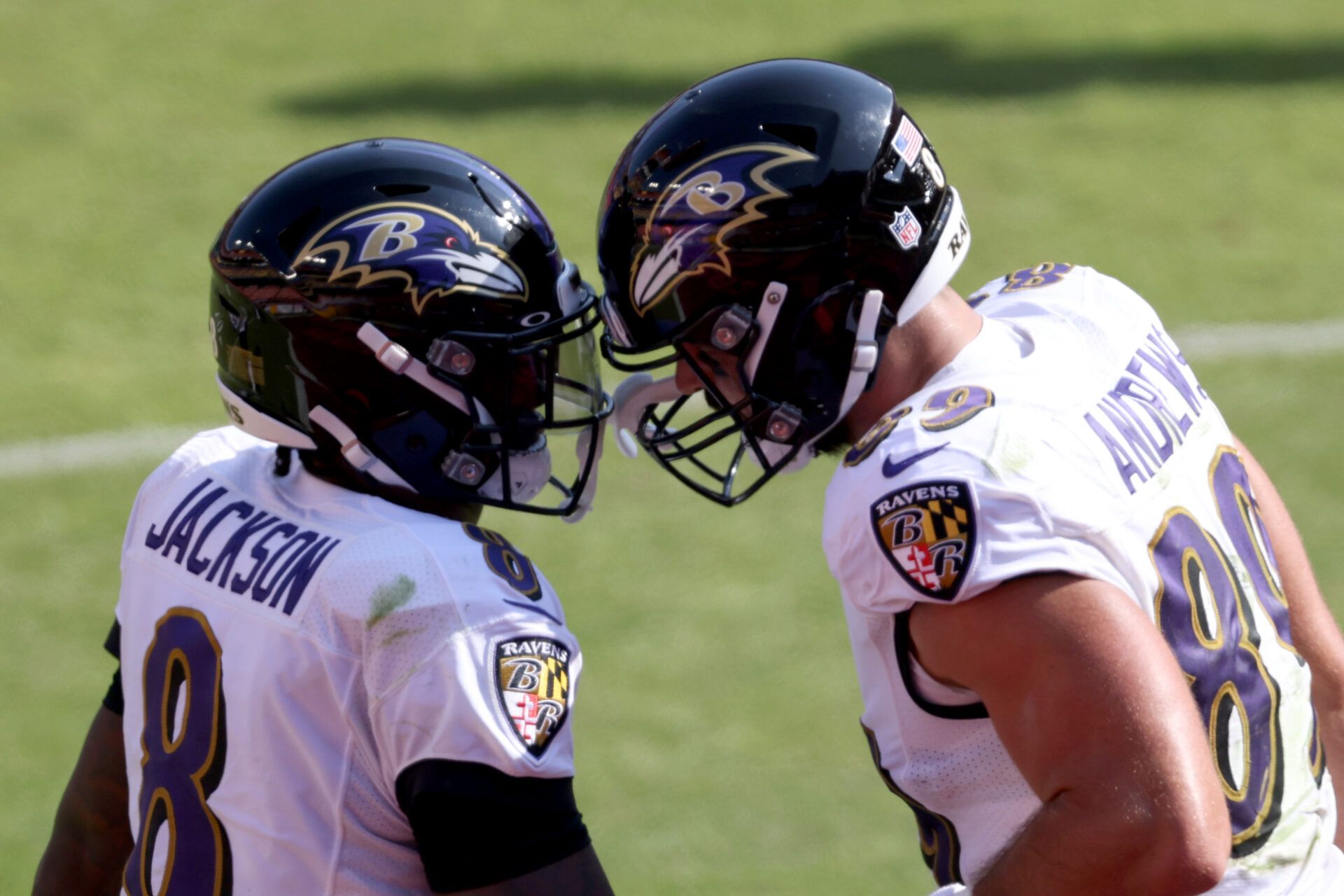 LANDOVER, MARYLAND - OCTOBER 04: Tight end Mark Andrews #89 of the Baltimore Ravens celebrates with quarterback Lamar Jackson #8 after catching a second half touchdown pass against the Washington Football Team at FedExField on October 04, 2020 in Landover, Maryland. (Photo by Rob Carr/Getty Images)