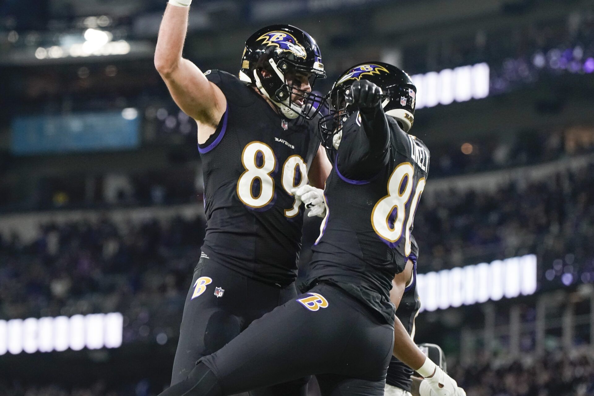 Baltimore Ravens tight end Isaiah Likely (80) celebrates with tight end Mark Andrews (89) after scoring a touchdown against the Pittsburgh Steelers during the first half at M&T Bank Stadium.