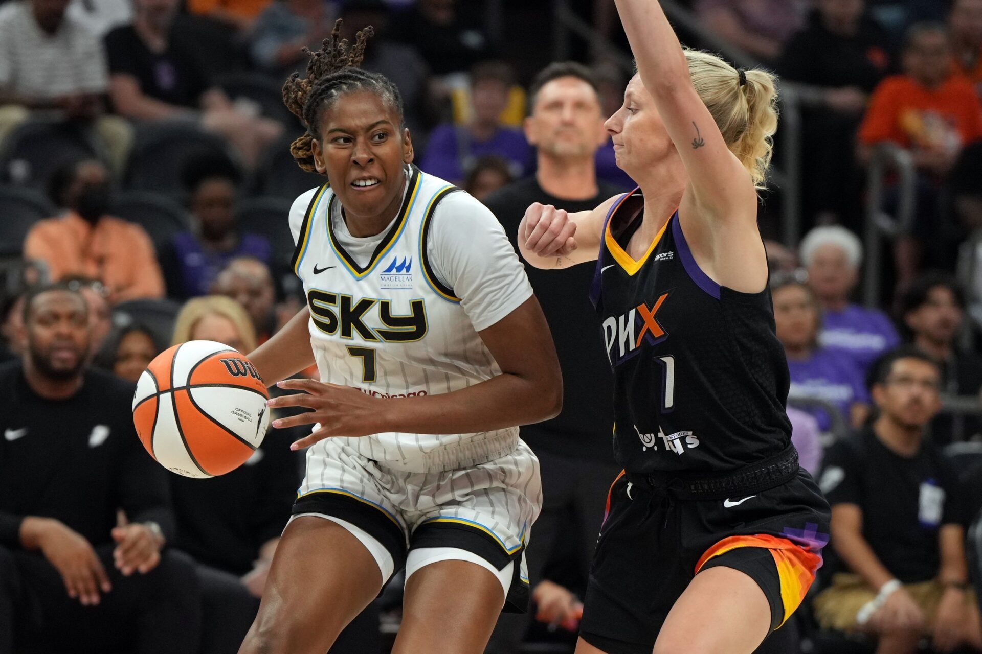 Chicago Sky guard Ariel Atkins (7) drives on Phoenix Mercury guard Lexi Held (1) in the first half at Footprint Center.