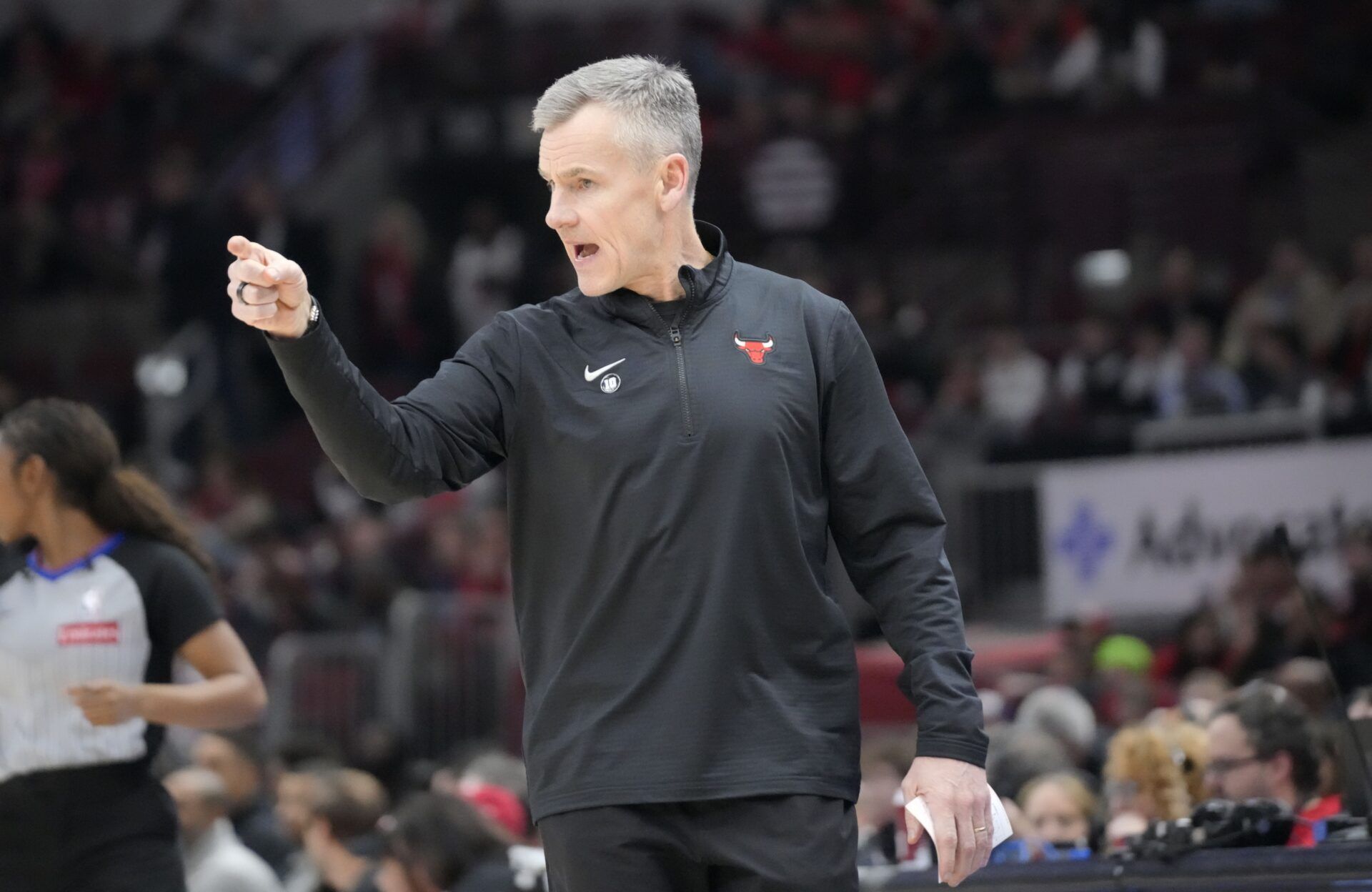 Chicago Bulls head coach Billy Donovan gestures to his team against the Washington Wizards during the first quarter at United Center.