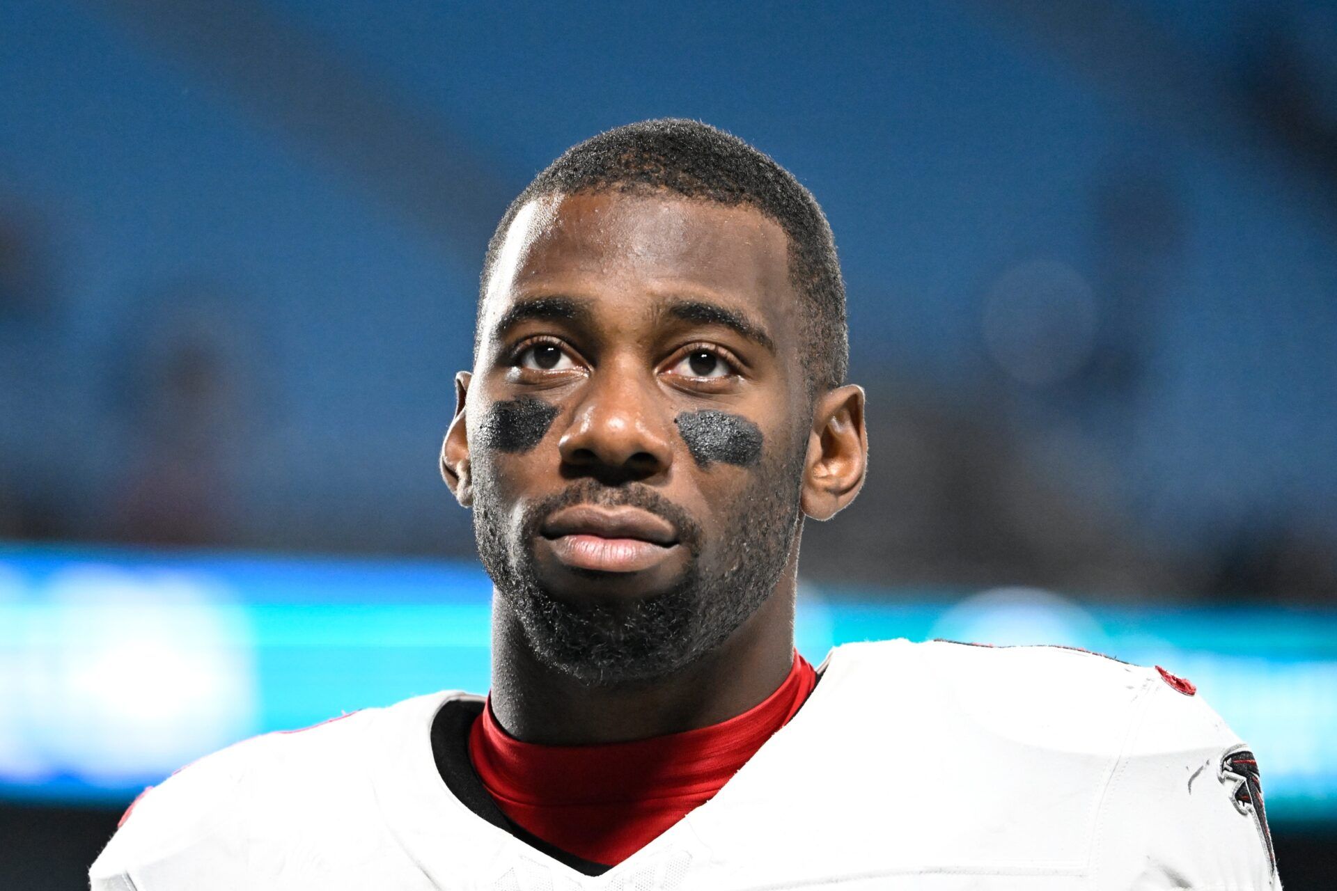 Atlanta Falcons tight end Kyle Pitts (8) walks off the field after the game at Bank of America Stadium.