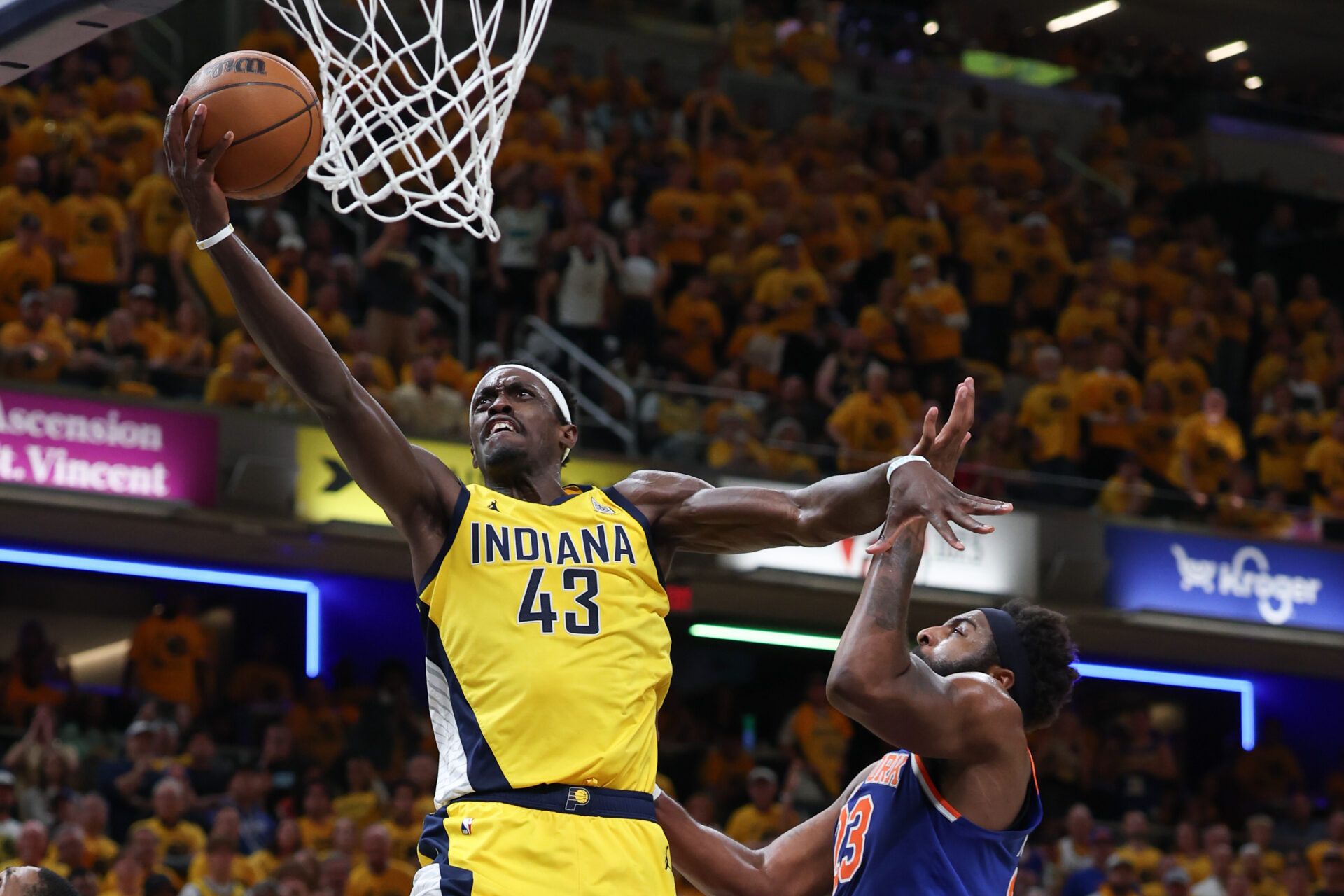 Indiana Pacers forward Pascal Siakam (43) shoots the ball against New York Knicks center Mitchell Robinson (23) in the second quarterduring game six of the eastern conference finals for the 2025 NBA Playoffs at Gainbridge Fieldhouse.