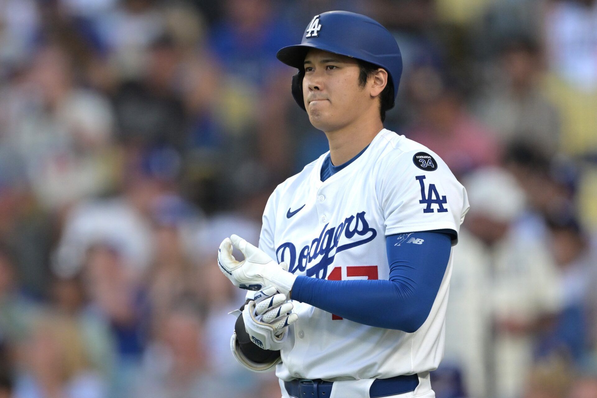 Los Angeles Dodgers designated hitter Shohei Ohtani (17) waits on deck during the first inning against the Arizona Diamondbacks at Dodger Stadium.