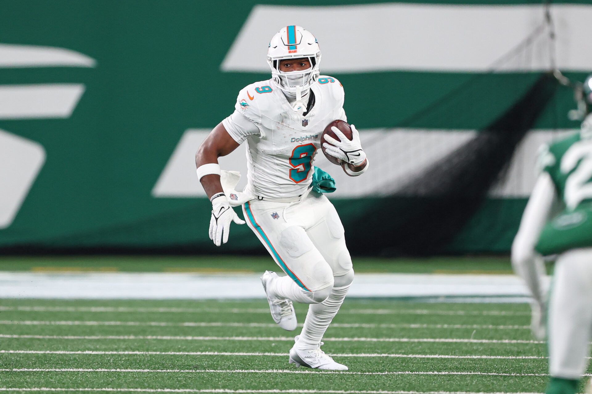 Miami Dolphins tight end Jonnu Smith (9) gains yards after catch during the first half against the New York Jets at MetLife Stadium.