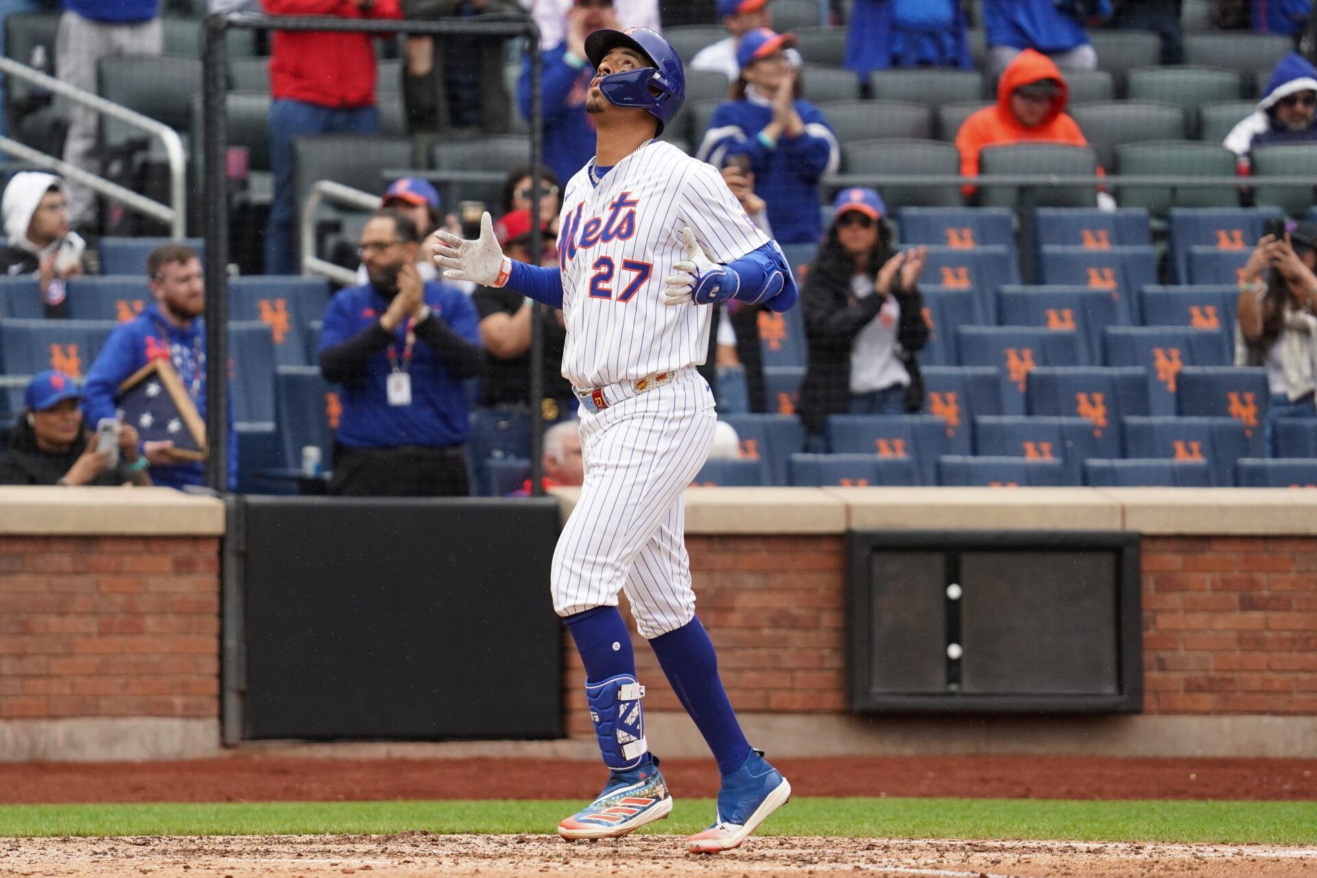 New York Mets third baseman Mark Vientos (27) crosses home plate after hitting a home run during the third inning against the Chicago White Sox at Citi Field.