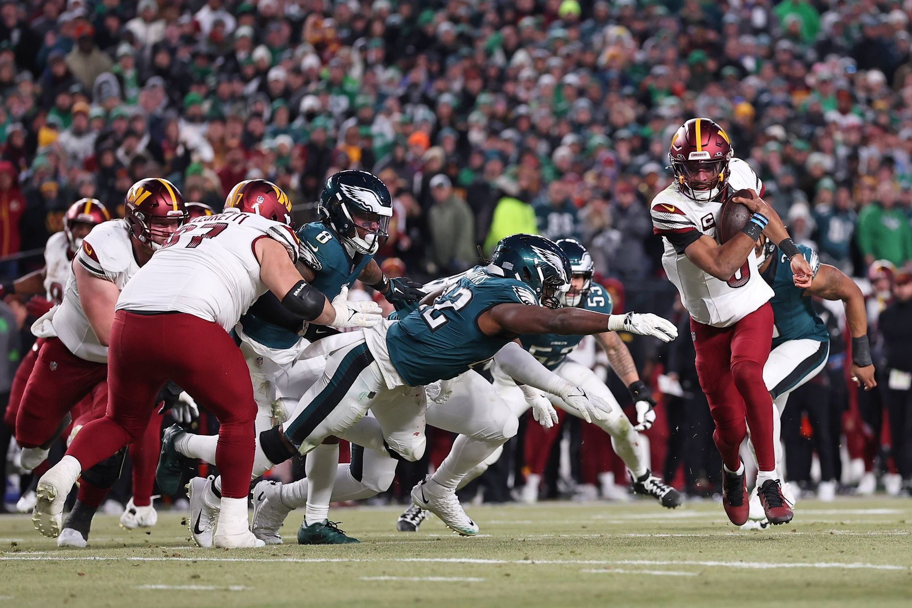Washington Commanders quarterback Jayden Daniels (5) runs with the ball against the Philadelphia Eagles during the second half in the NFC Championship game at Lincoln Financial Field.