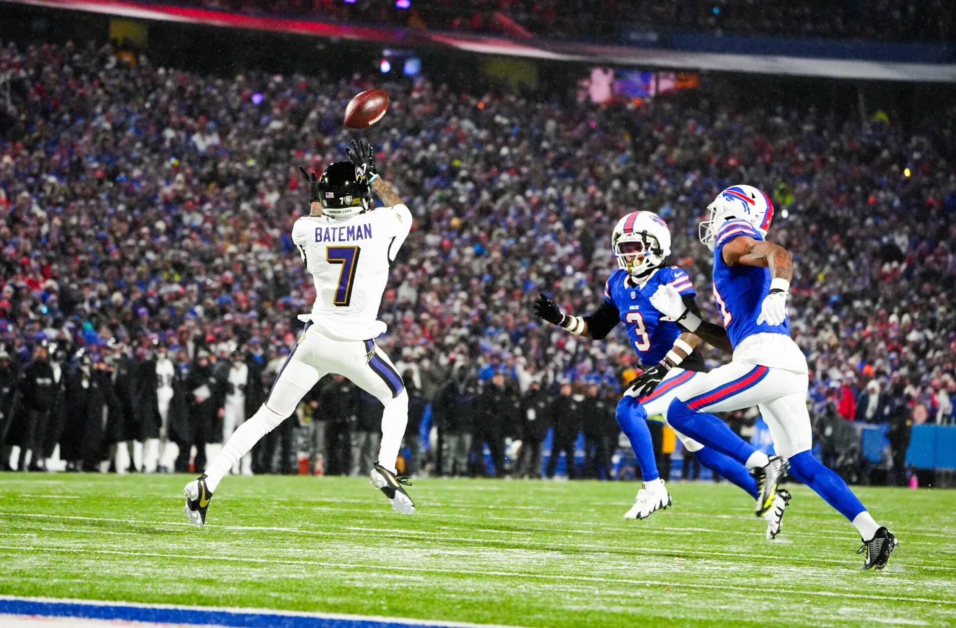Baltimore Ravens wide receiver Rashod Bateman (7) makes a catch during the second quarter against the Buffalo Bills in a 2025 AFC divisional round game at Highmark Stadium.