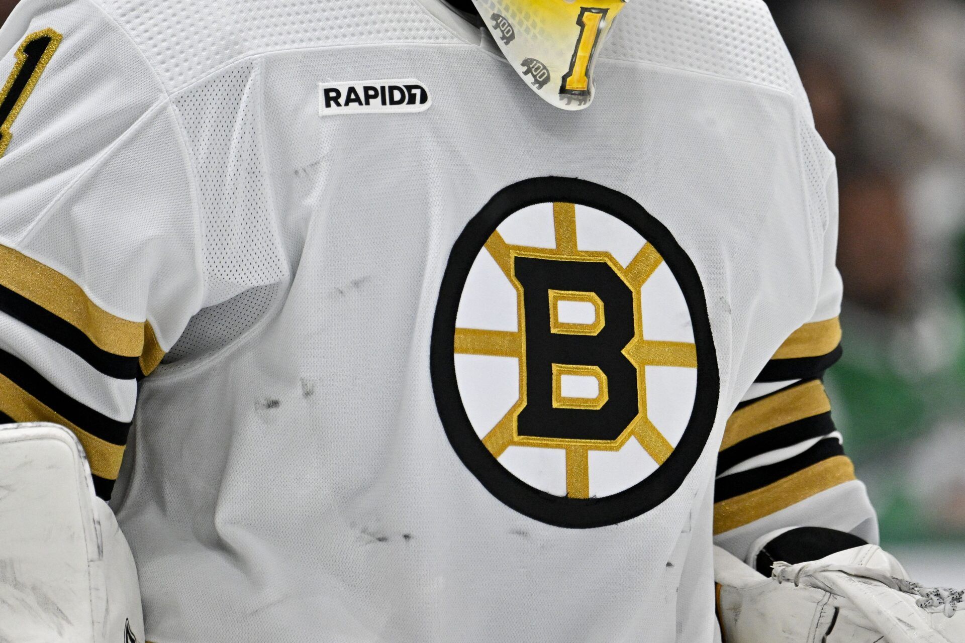 A view of the Boston logo on the jersey of Boston Bruins goaltender Jeremy Swayman (1) during the game between the Dallas Stars and the Boston Bruins at the American Airlines Center.