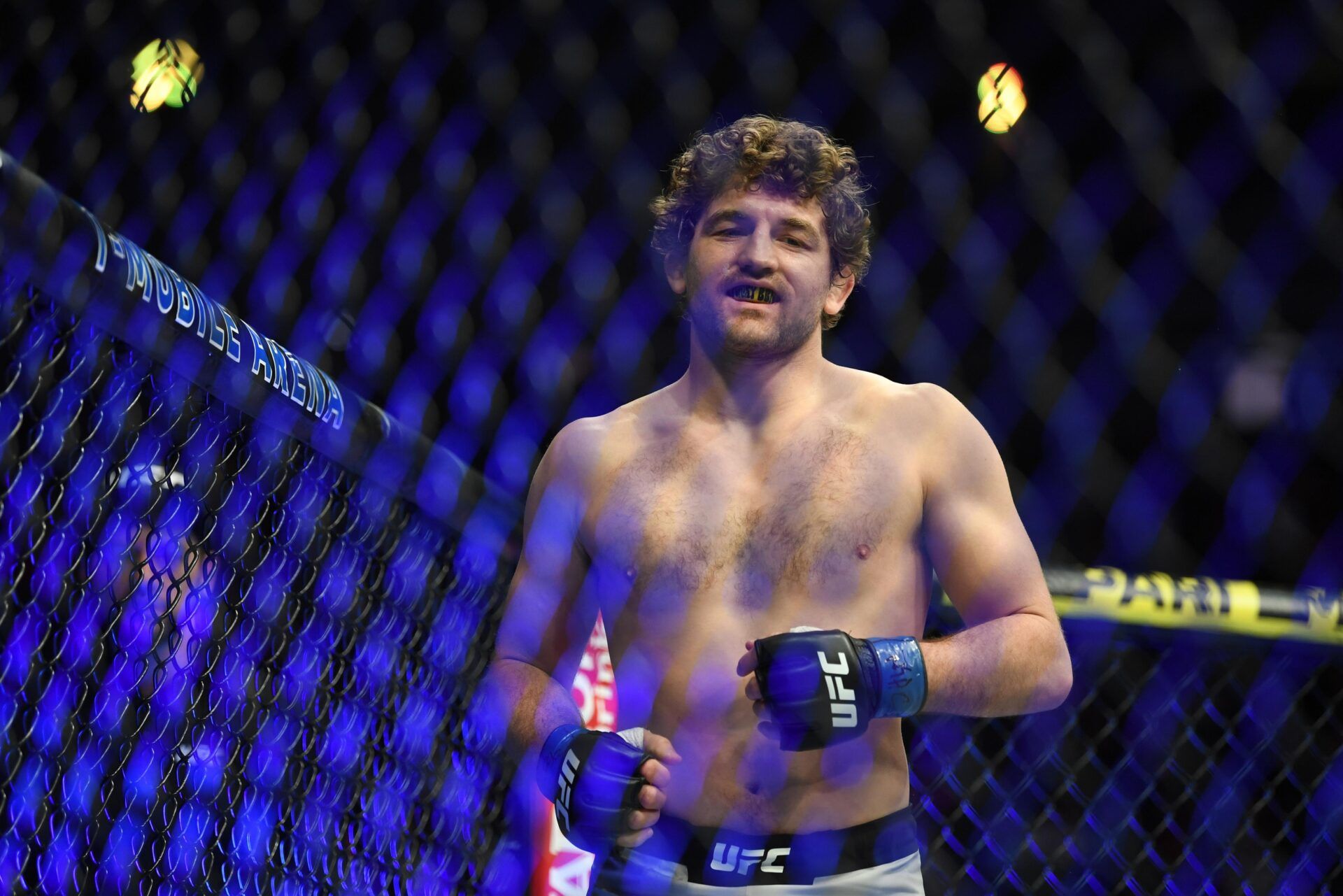 Robbie Lawler (red gloves) and Ben Askren (blue gloves) during UFC 235 at T-Mobile Arena.