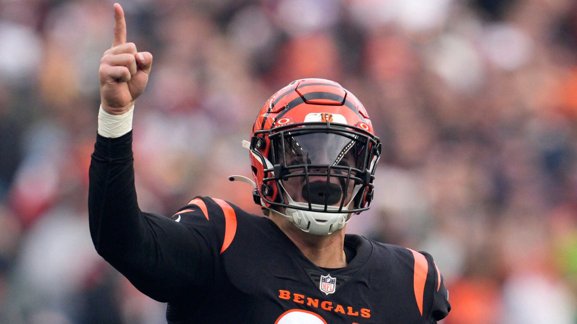 CINCINNATI, OHIO - DECEMBER 16: Trey Hendrickson #91 of the Cincinnati Bengals reacts after a play in the second half of the game against the Minnesota Vikings at Paycor Stadium on December 16, 2023 in Cincinnati, Ohio. (Photo by Jeff Dean/Getty Images)