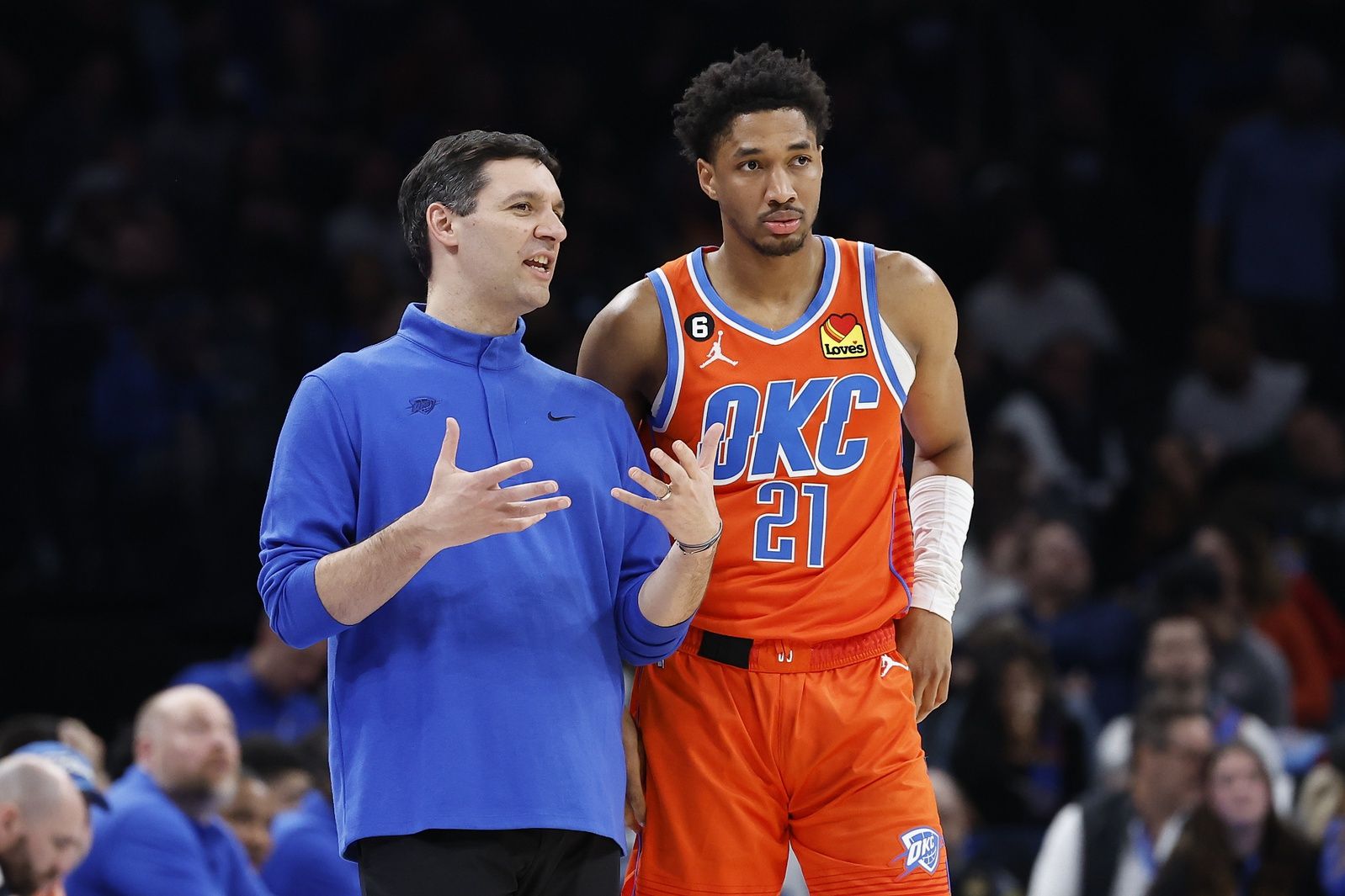 Oklahoma City Thunder head coach Mark Daigneault talks with Oklahoma City Thunder guard Aaron Wiggins (21) during a break against the Houston Rockets in the second quarter at Paycom Center.