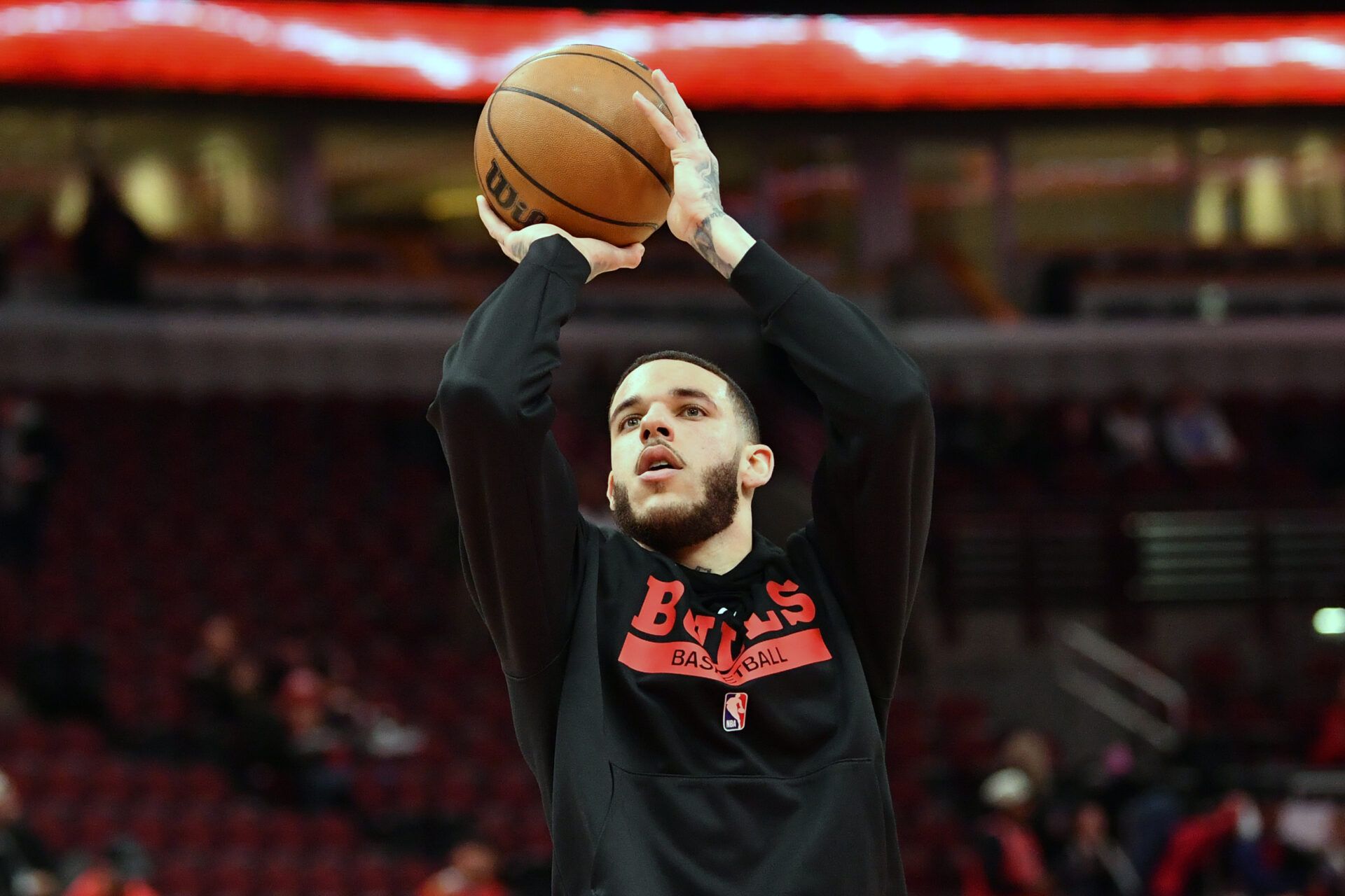 Chicago Bulls forward Lonzo Ball (2) warms up prior to a game against the Toronto Raptors at the United Center.