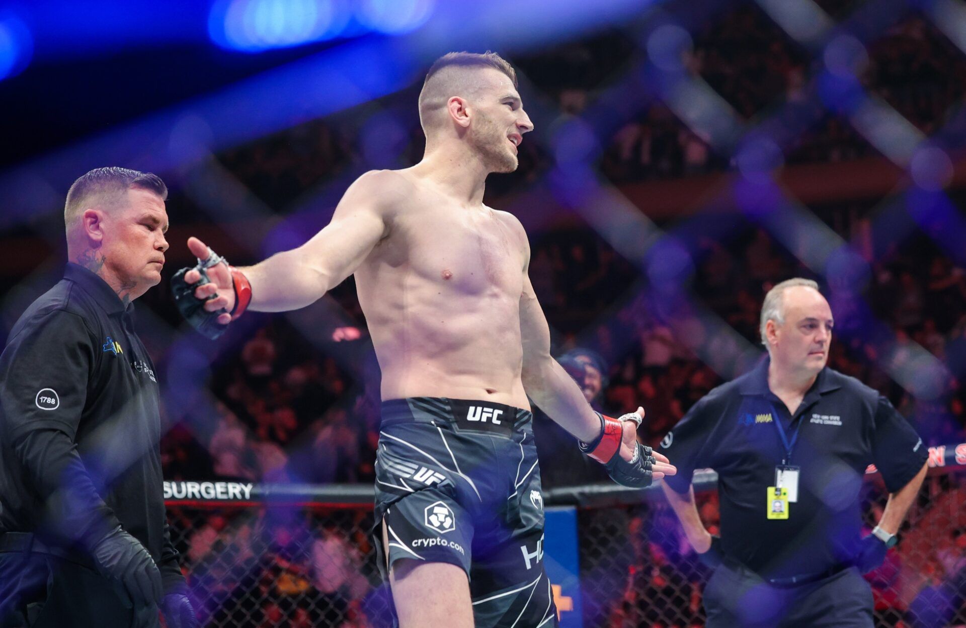 Dan Hooker (red gloves) defeats Claudio Puelles (blue gloves) during UFC 281 at Madison Square Garden.