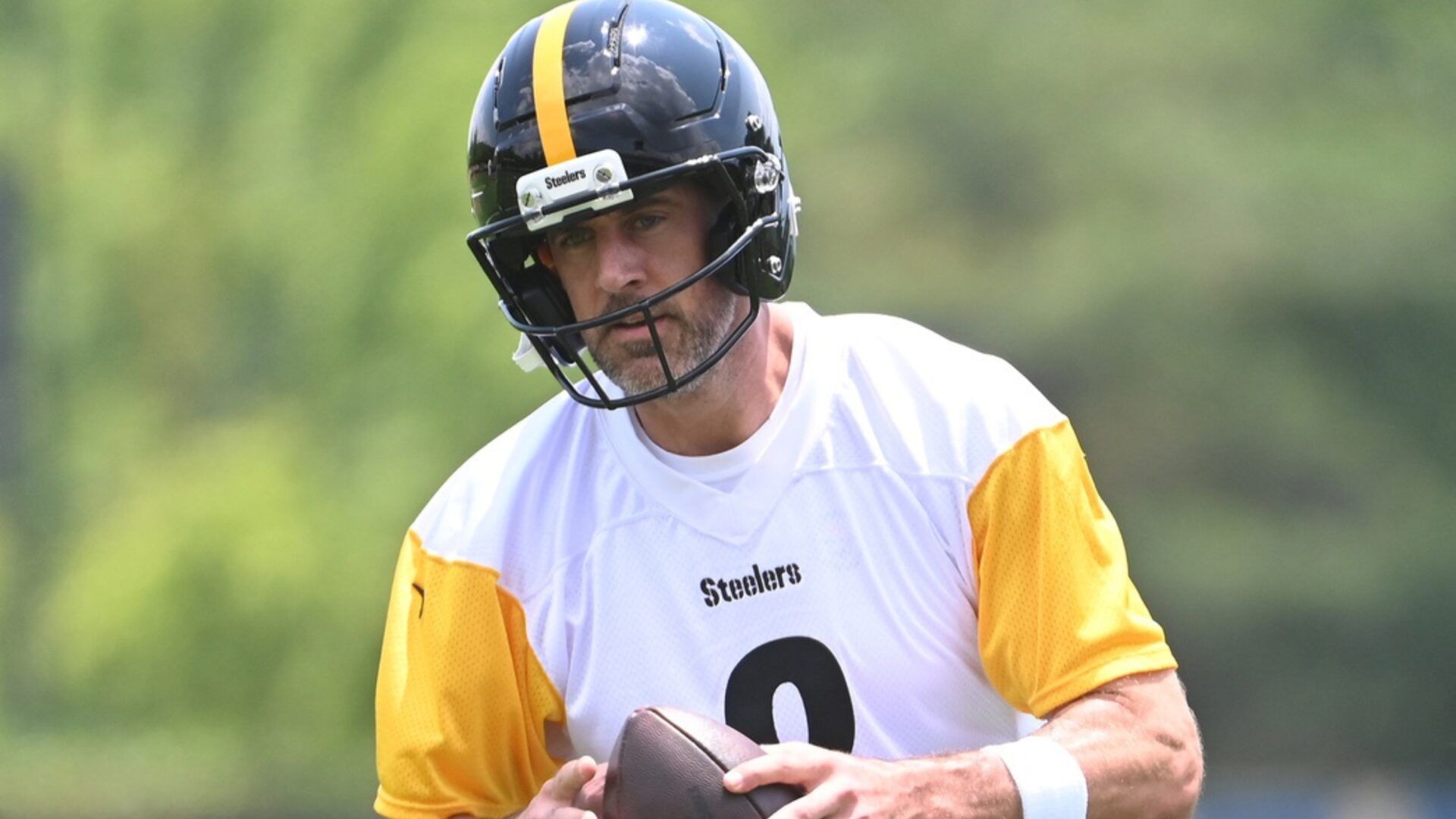 Aaron Rodgers Goes At Reporter During First Presser in Pittsburgh After Asked to Compare Jets and Steelers Organizations