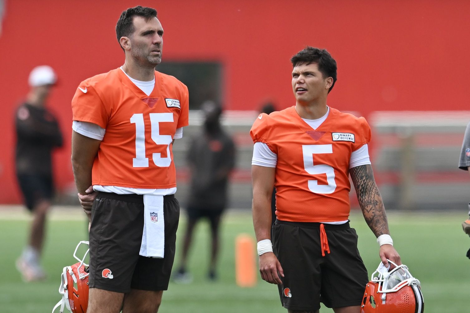 Cleveland Browns quarterback Dillon Gabriel (5) talks to quarterback Joe Flacco (15) during minicamp at CrossCountry Mortgage Campus.