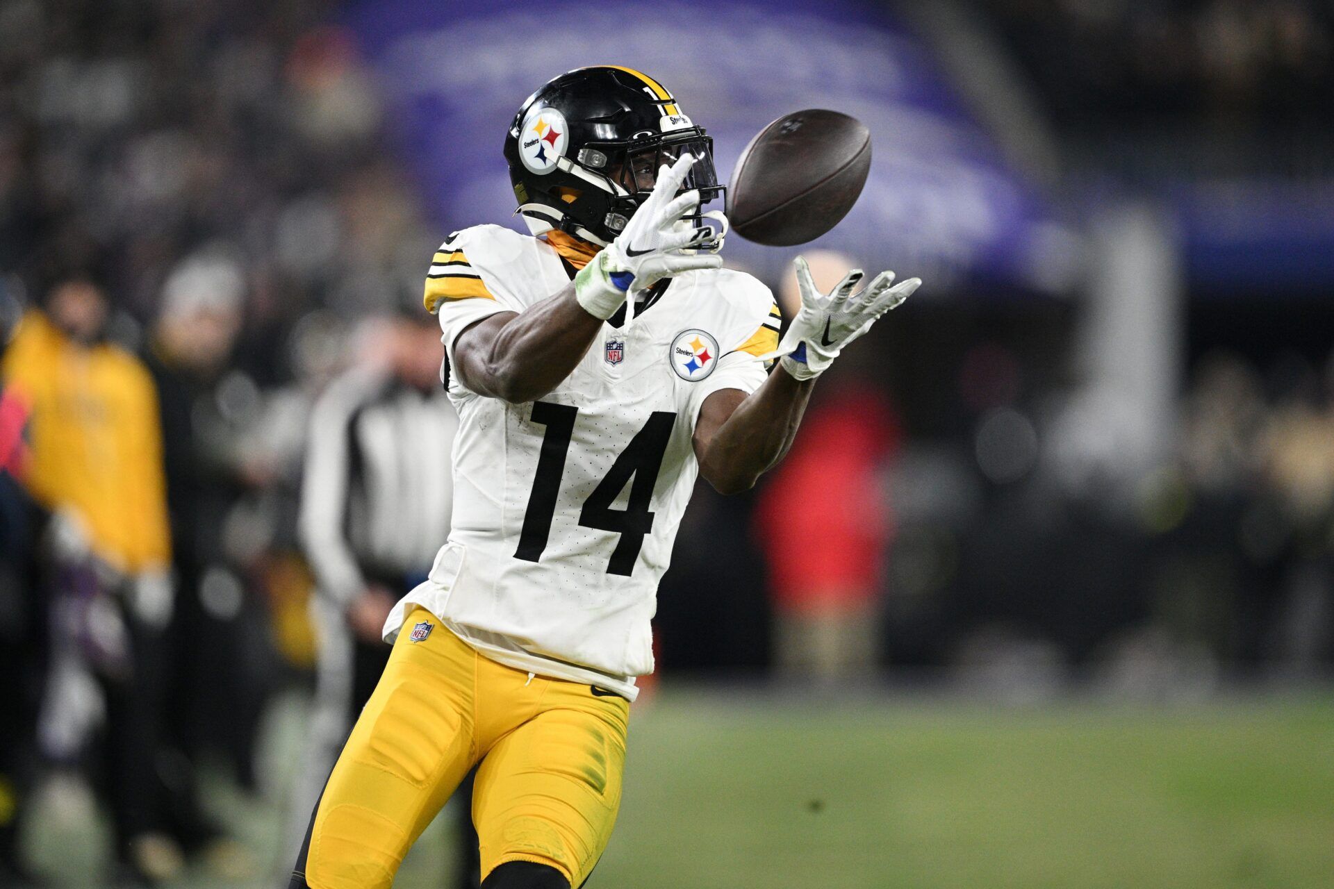 Pittsburgh Steelers wide receiver George Pickens (14) makes a catch against the Baltimore Ravens in the third quarter in an AFC wild card game at M&T Bank Stadium.