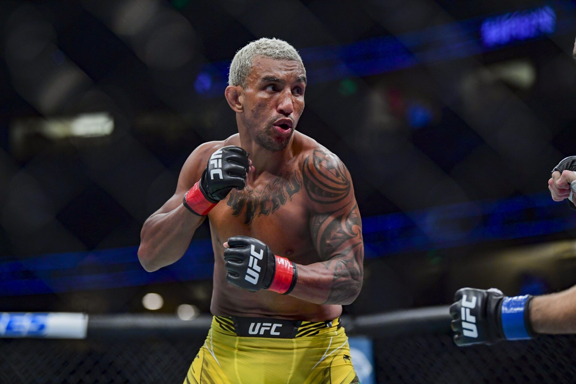 Raoni Barcelos (red gloves) competes against Victor Henry (blue gloves) during UFC 270 at Honda Center.