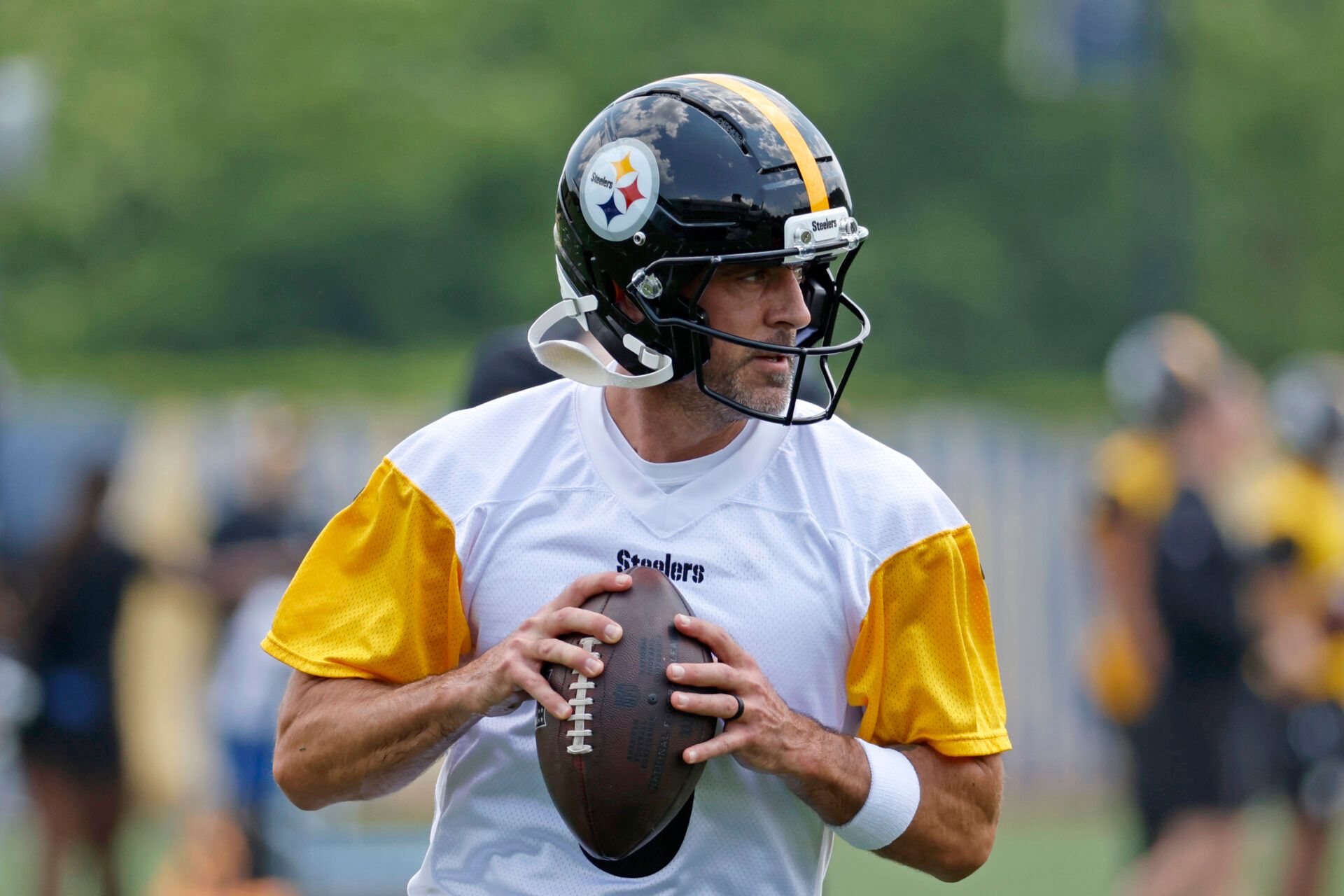 PITTSBURGH, PENNSYLVANIA - JUNE 10:  Aaron Rodgers #8 of the Pittsburgh Steelers in action during Minicamp at UPMC Rooney Sports Complex on June 10, 2025 in Pittsburgh, Pennsylvania. (Photo by Justin K. Aller/Getty Images)
