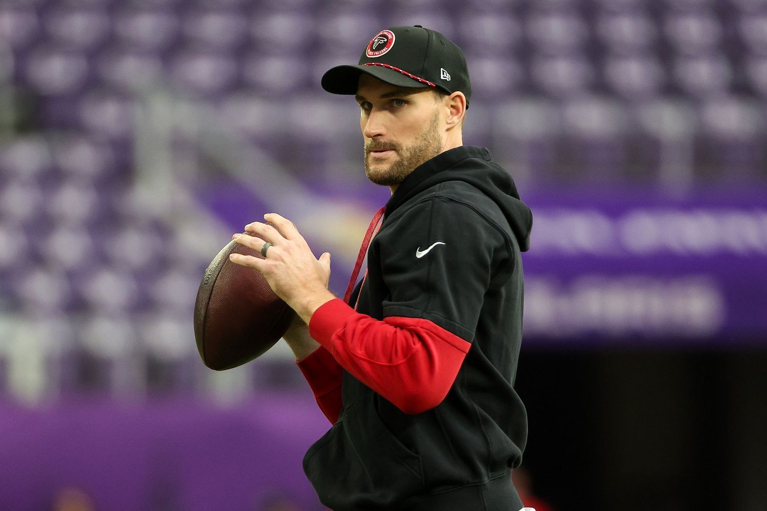 Atlanta Falcons quarterback Kirk Cousins (18) warms up before the game against the Minnesota Vikings at U.S. Bank Stadium.