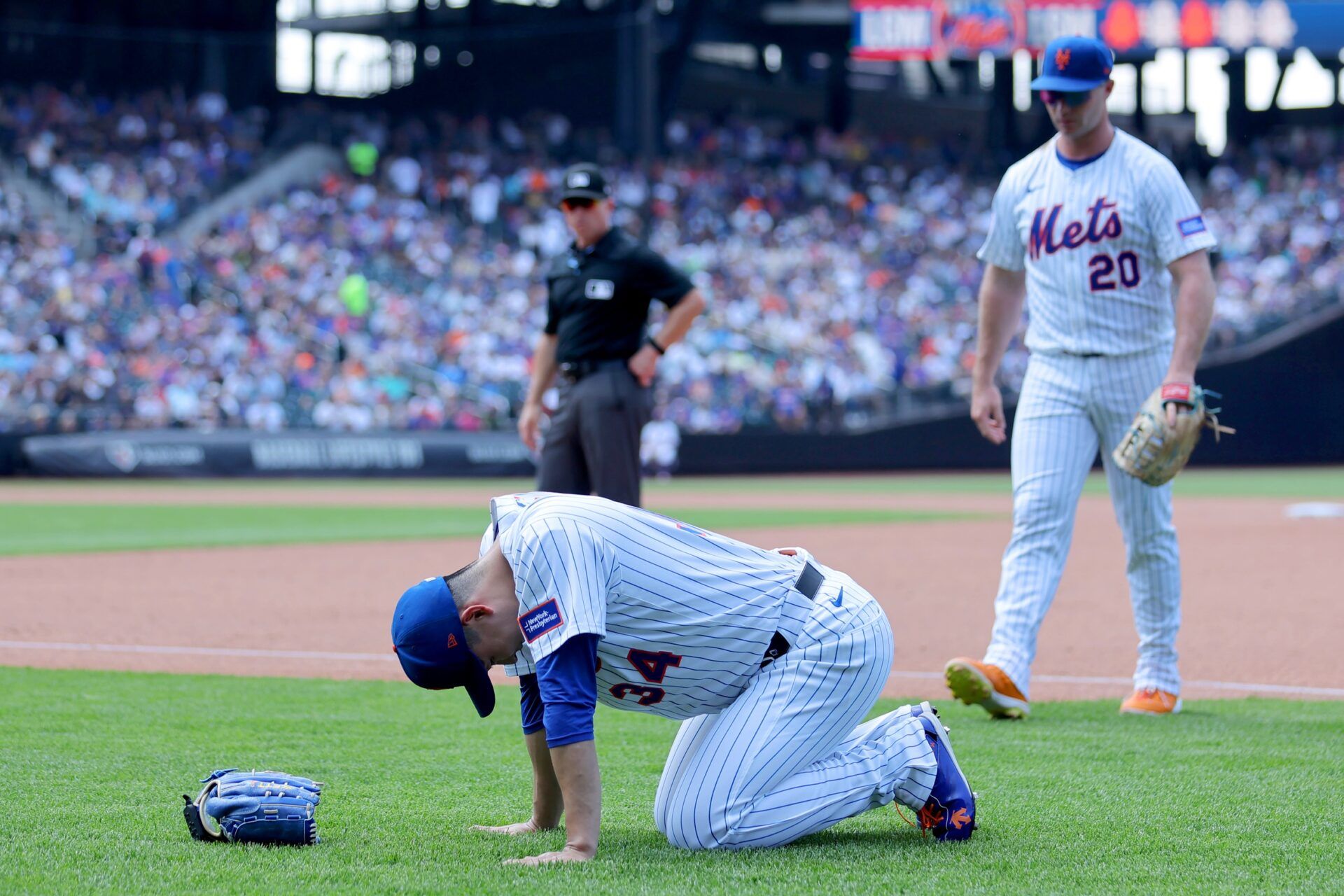 New York Mets starting pitcher Kodai Senga (34) reacts after sustaining an injury during the sixth inning against the Washington Nationals at Citi Field.